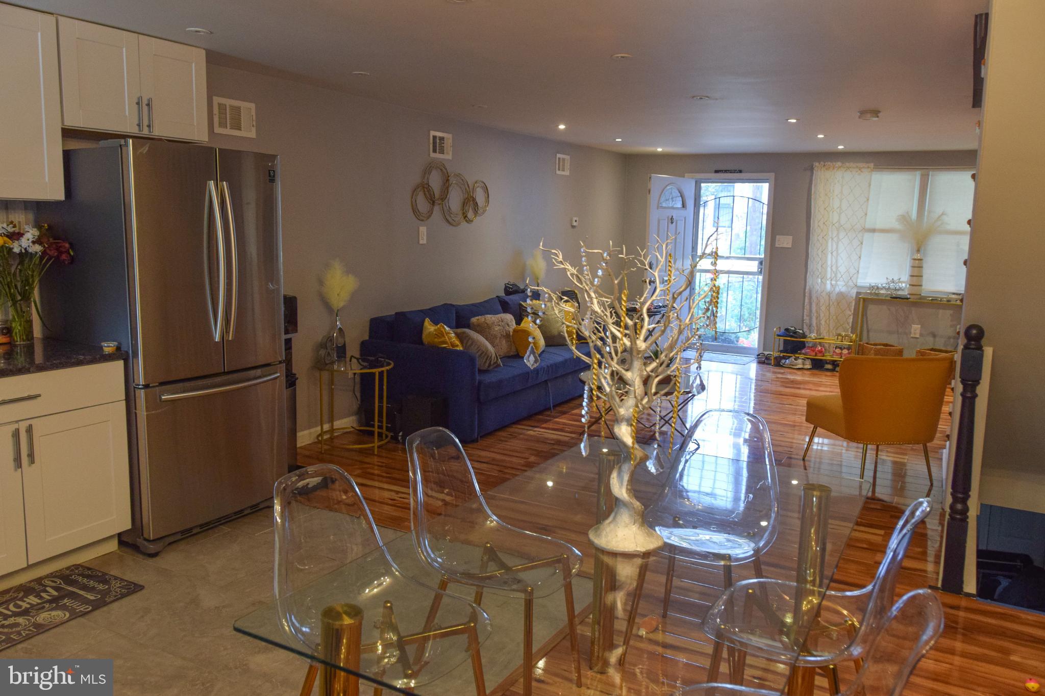 1152 E SHARPNACK STREET