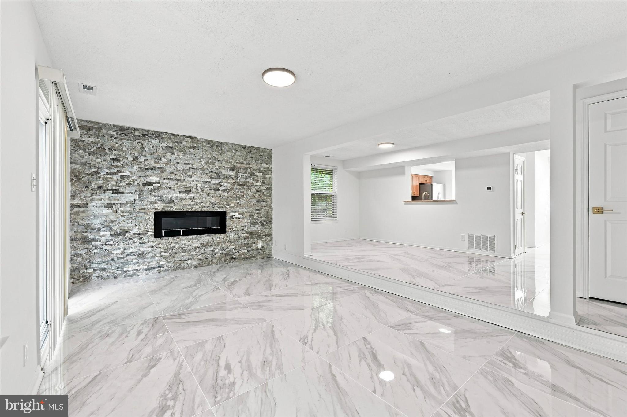 34 DORCHESTER CIRCLE