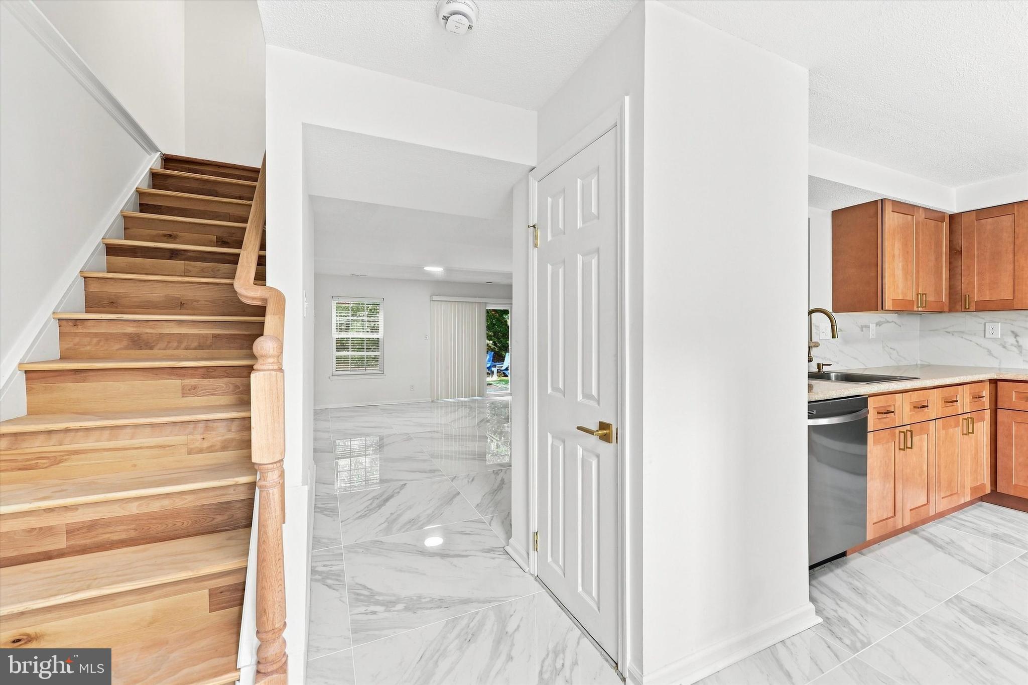 34 DORCHESTER CIRCLE