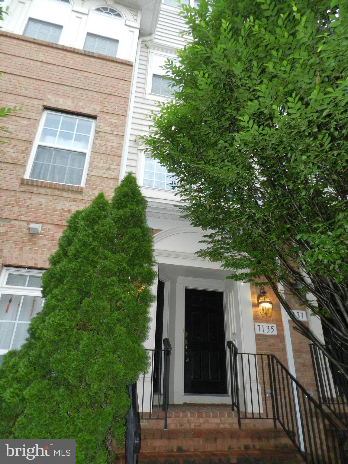 THE TOWNES AT VILLAGE PLACE - Residential