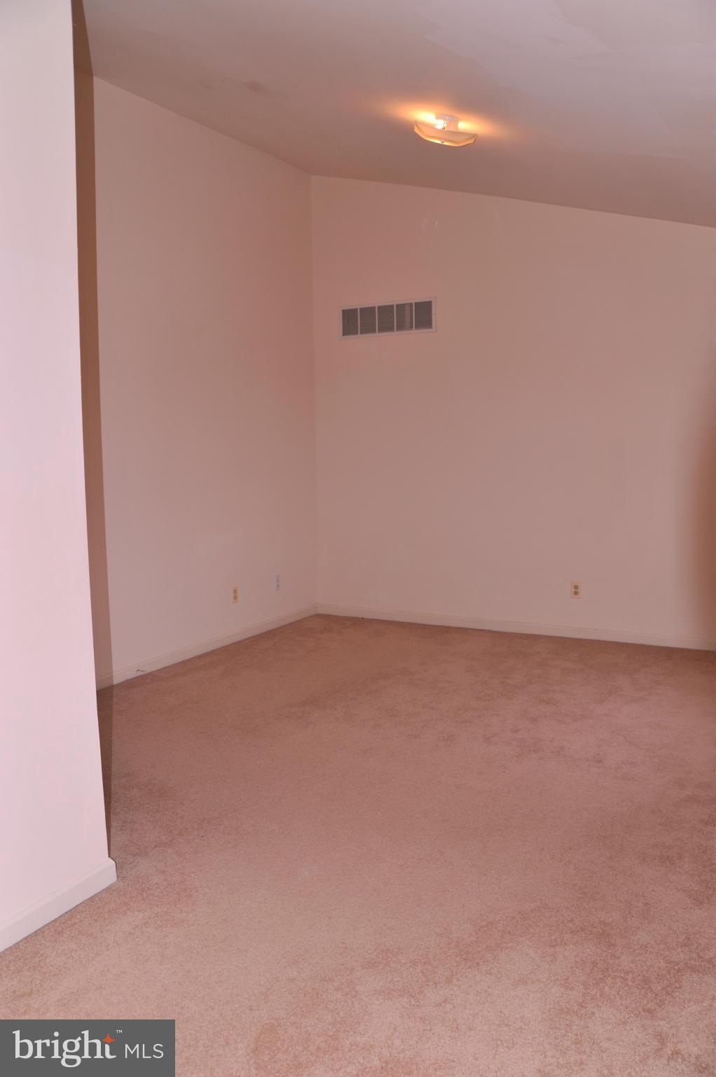 SOUTH HAMPTON - Residential Lease