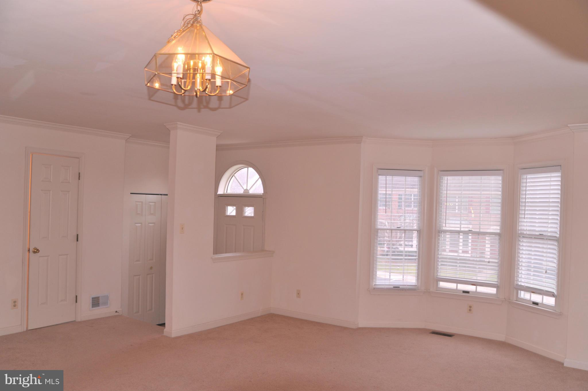 SOUTH HAMPTON - Residential Lease