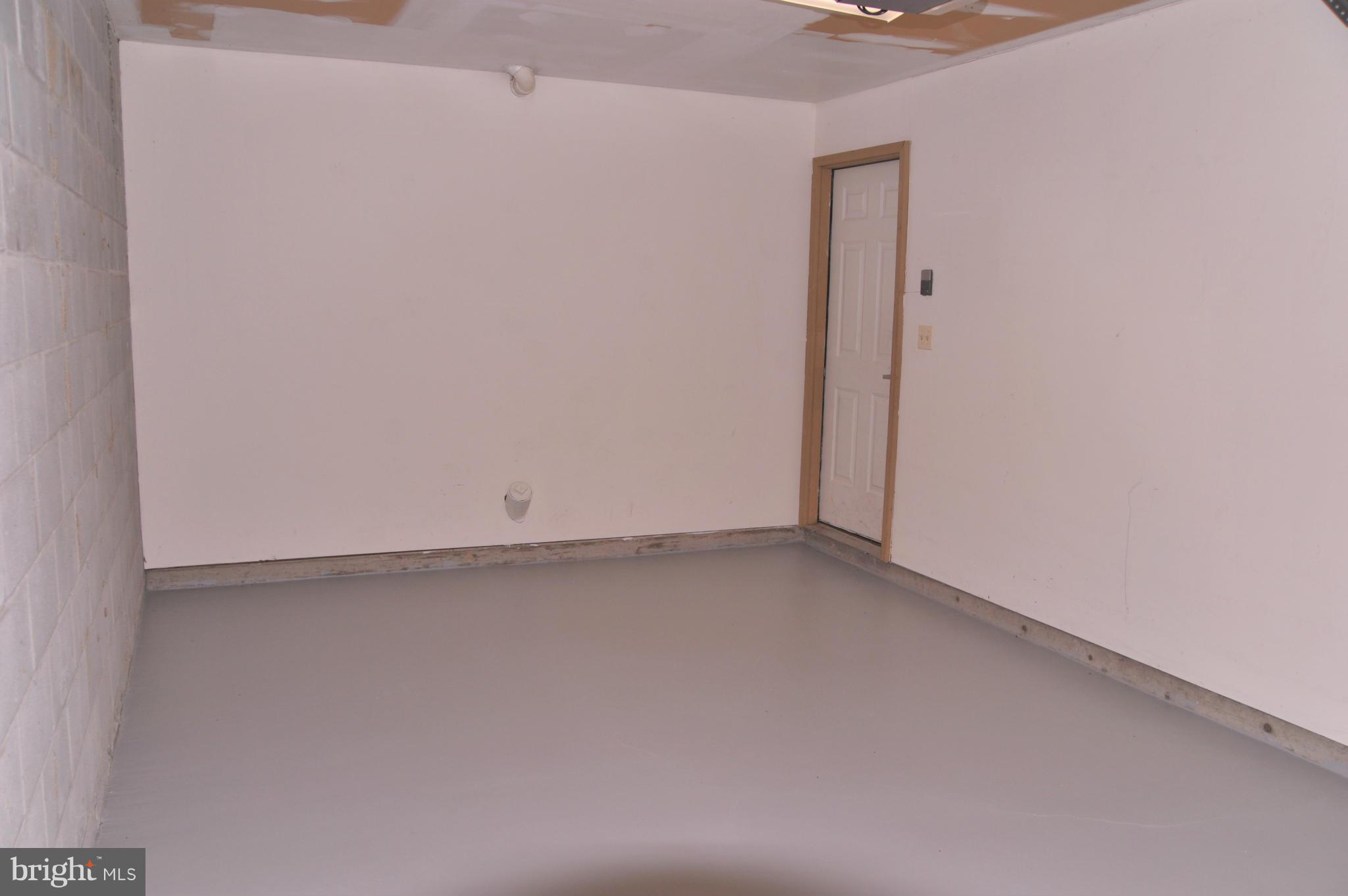 SOUTH HAMPTON - Residential Lease