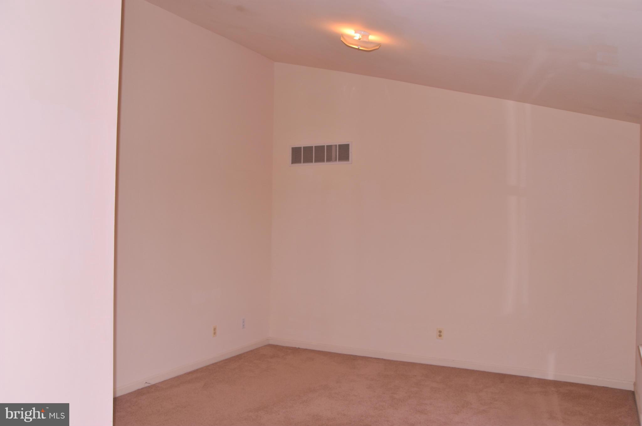 SOUTH HAMPTON - Residential Lease