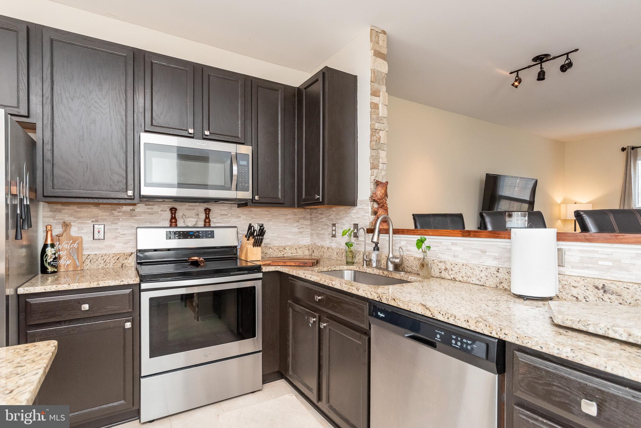 CARROLLWOOD MANOR - Residential