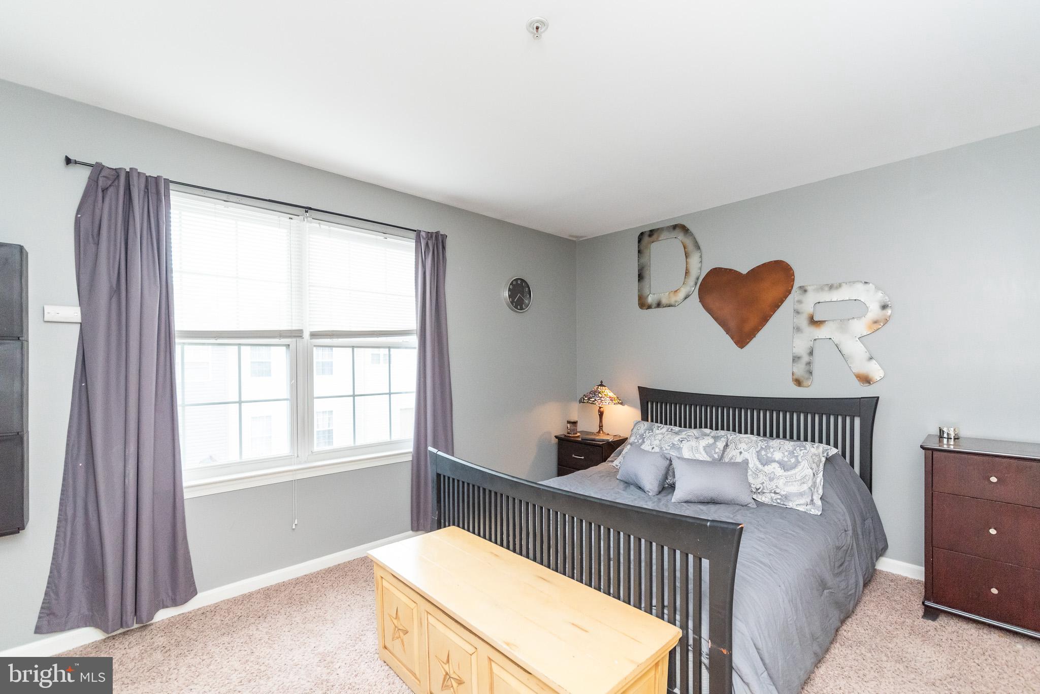 CARROLLWOOD MANOR - Residential