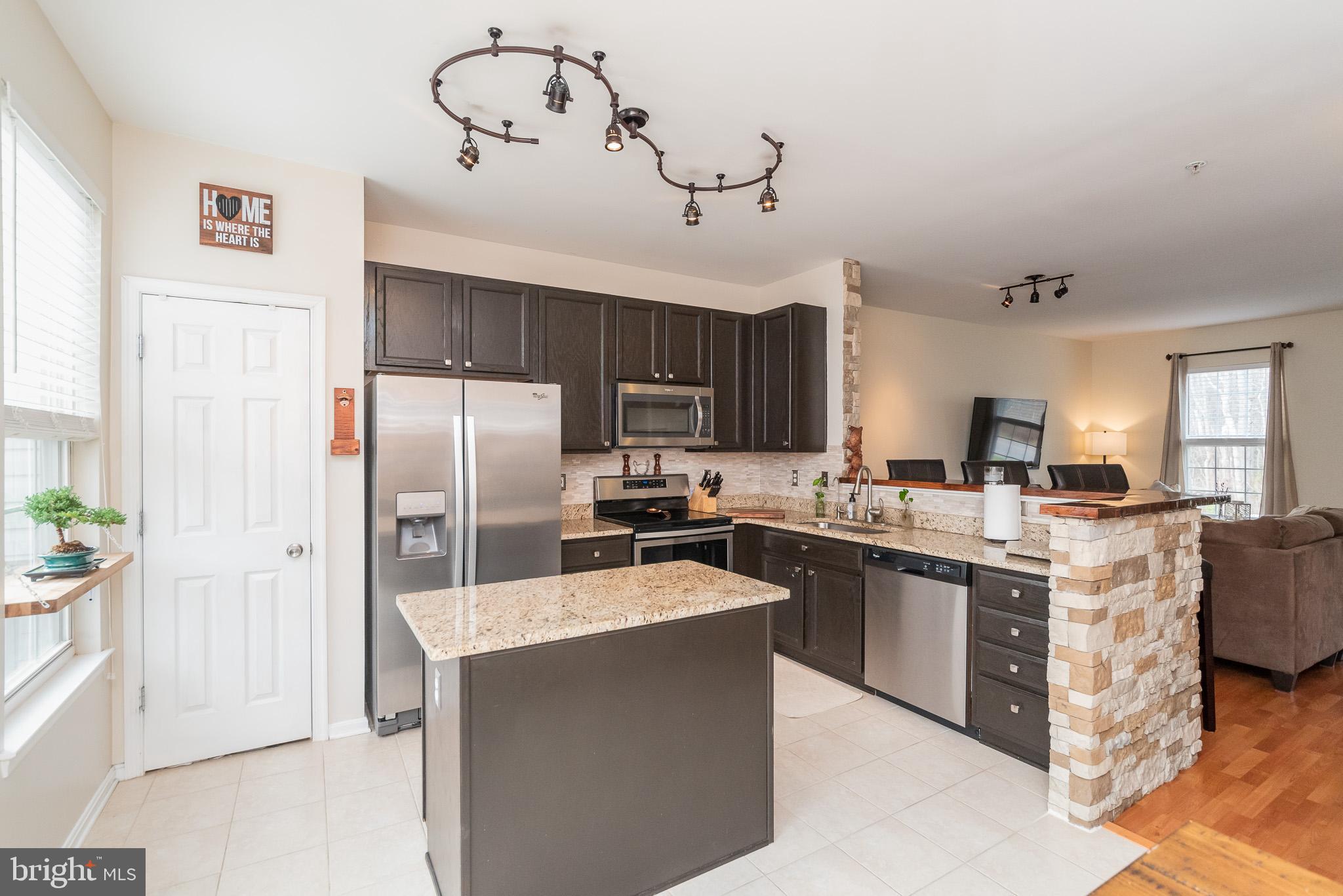 CARROLLWOOD MANOR - Residential