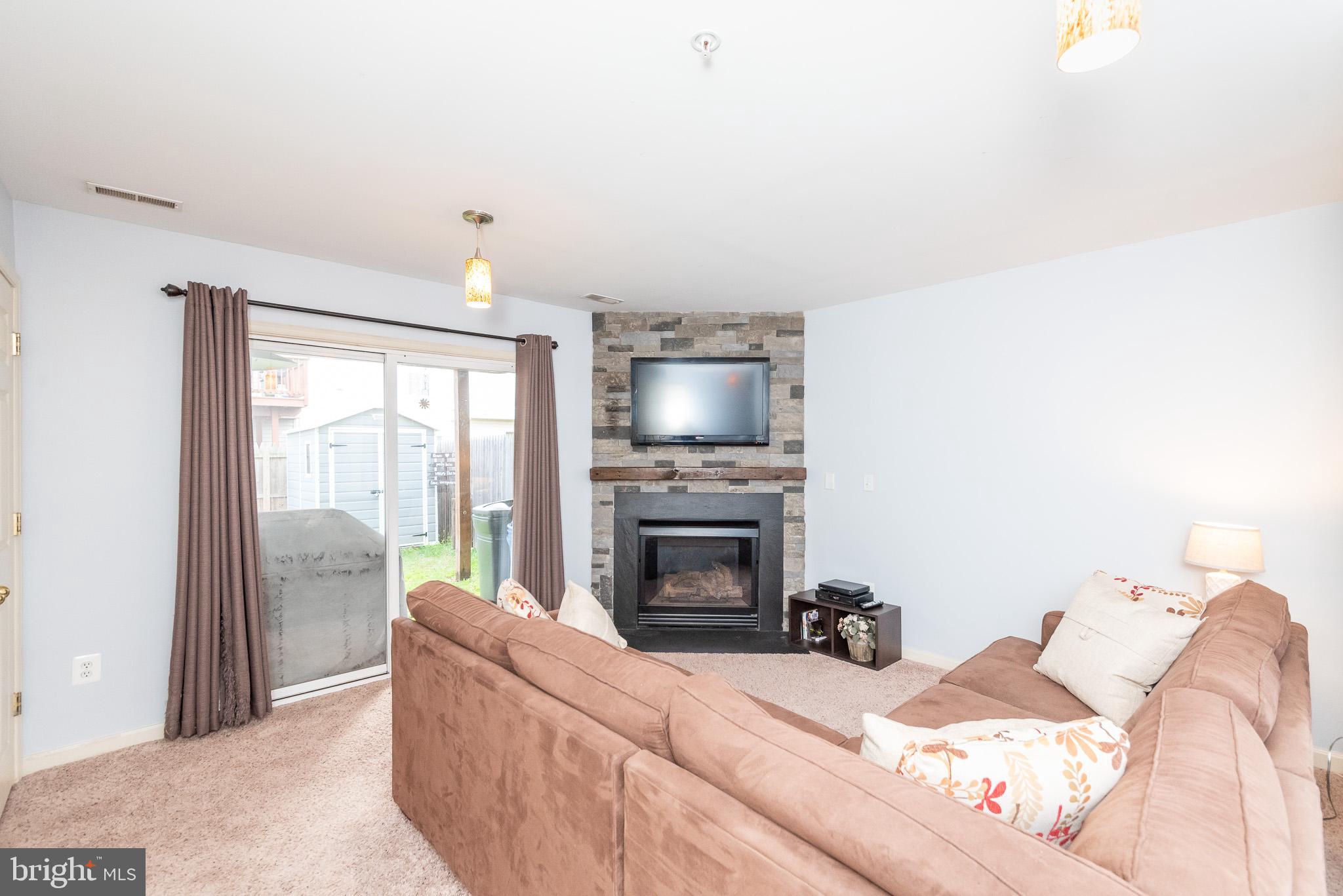 CARROLLWOOD MANOR - Residential