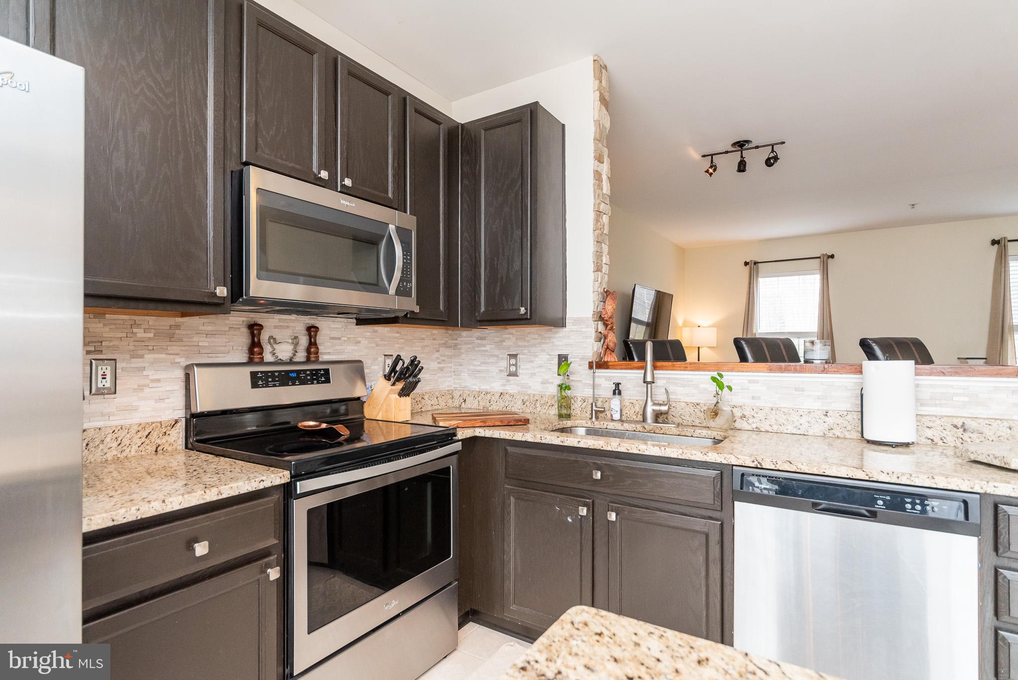 CARROLLWOOD MANOR - Residential