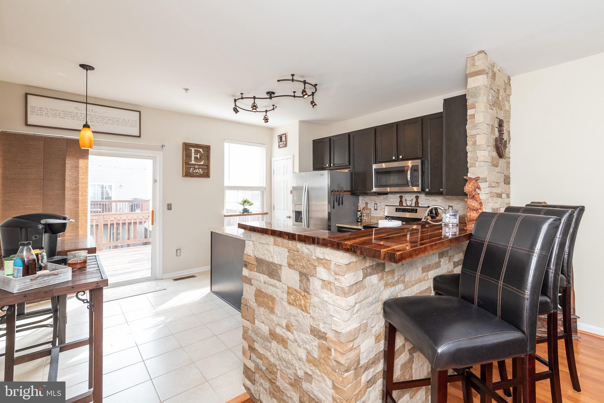 CARROLLWOOD MANOR - Residential