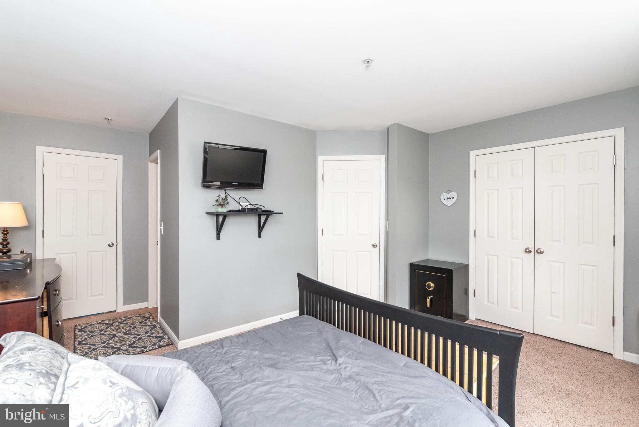 CARROLLWOOD MANOR - Residential