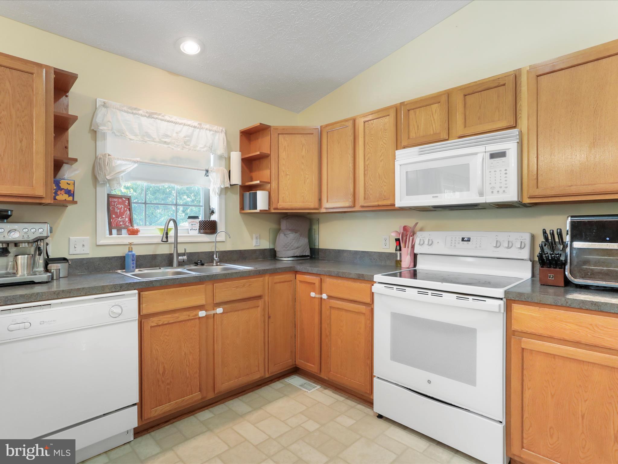 CRESTFIELD - Residential