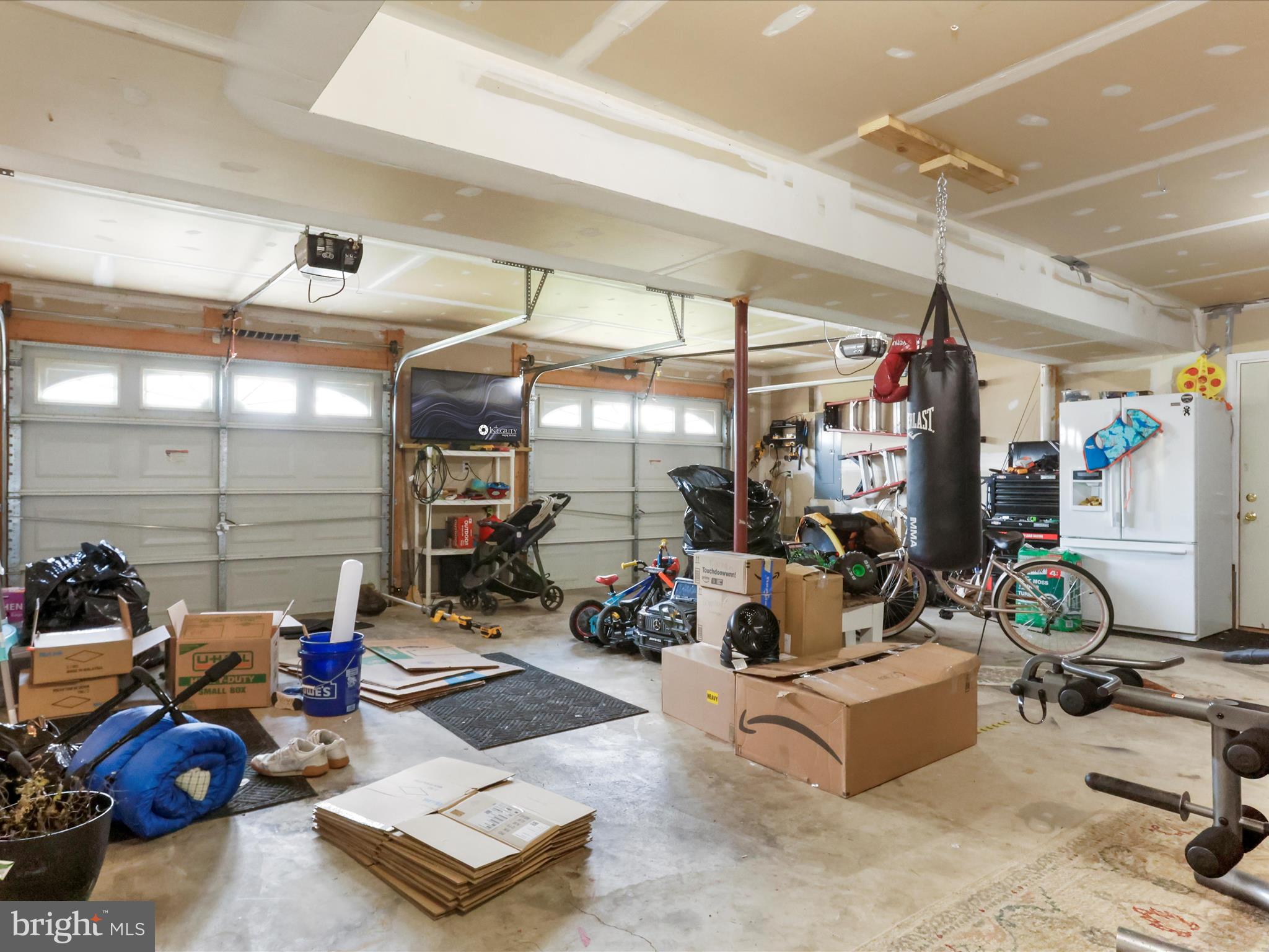 CRESTFIELD - Residential