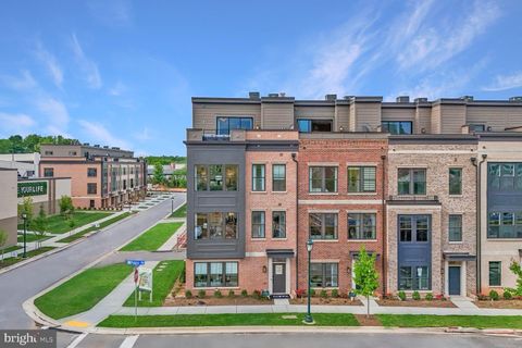 Photo of 1135 Polaris Road #CAMBRIDGE 78, POTOMAC, MD 20854 (MLS # MDMC2215990)