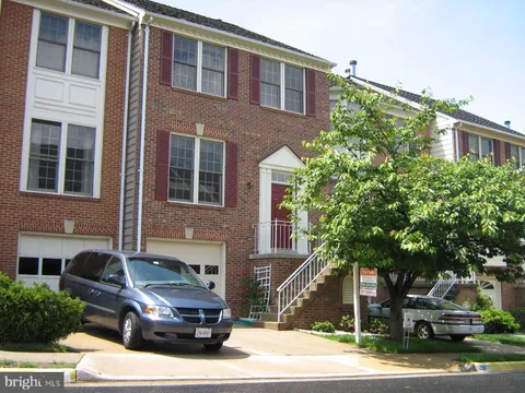 2116 Bobbyber Drive, Vienna, VA MLS: VAFX2235154