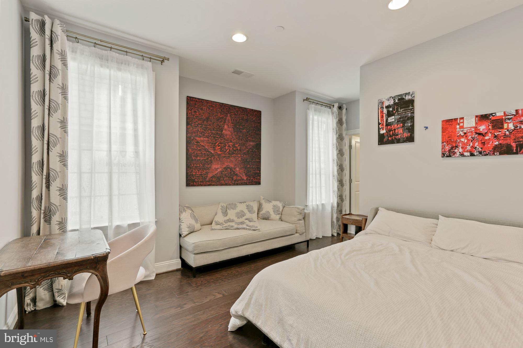 CROWN FARM - Residential
