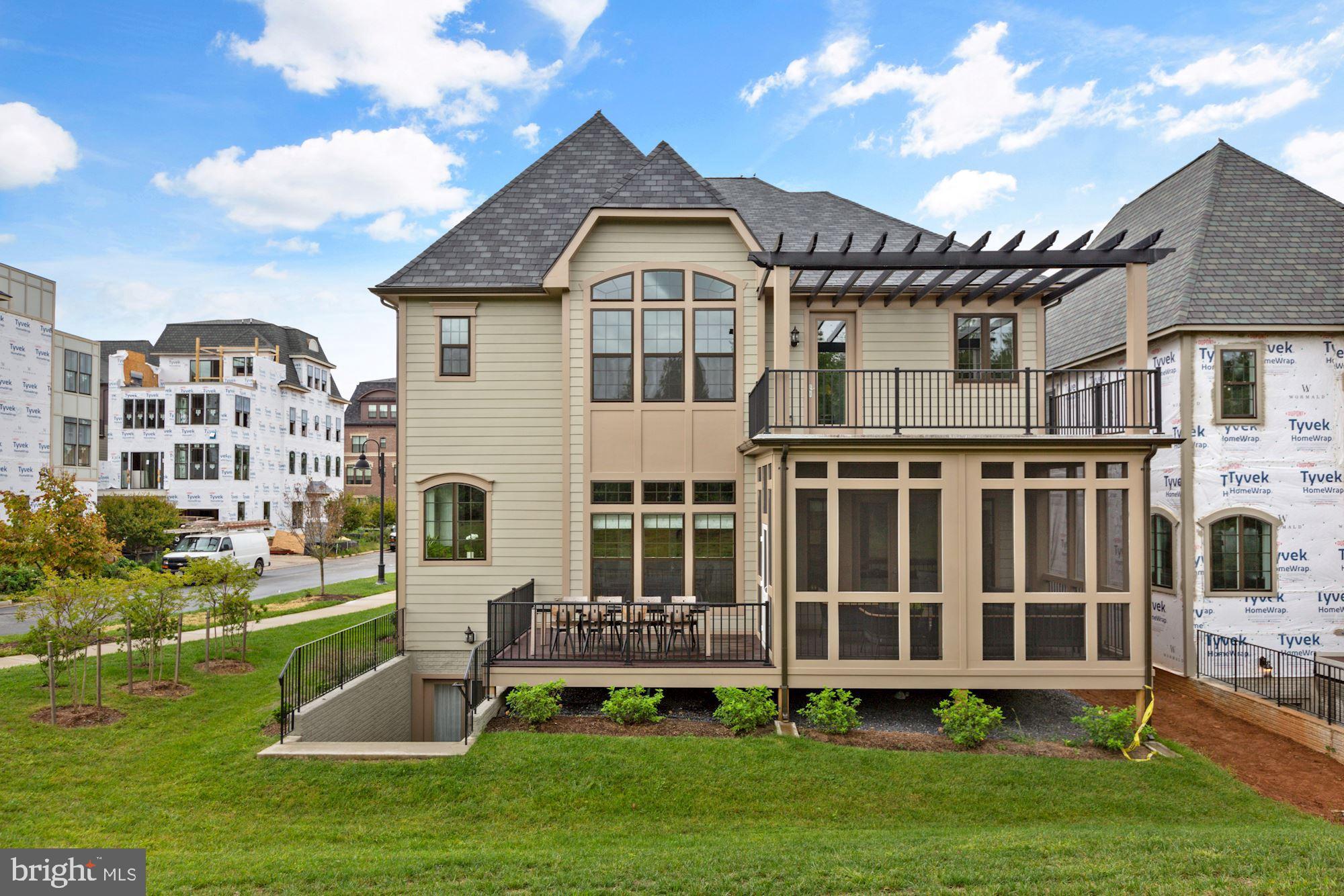 CROWN FARM - Residential