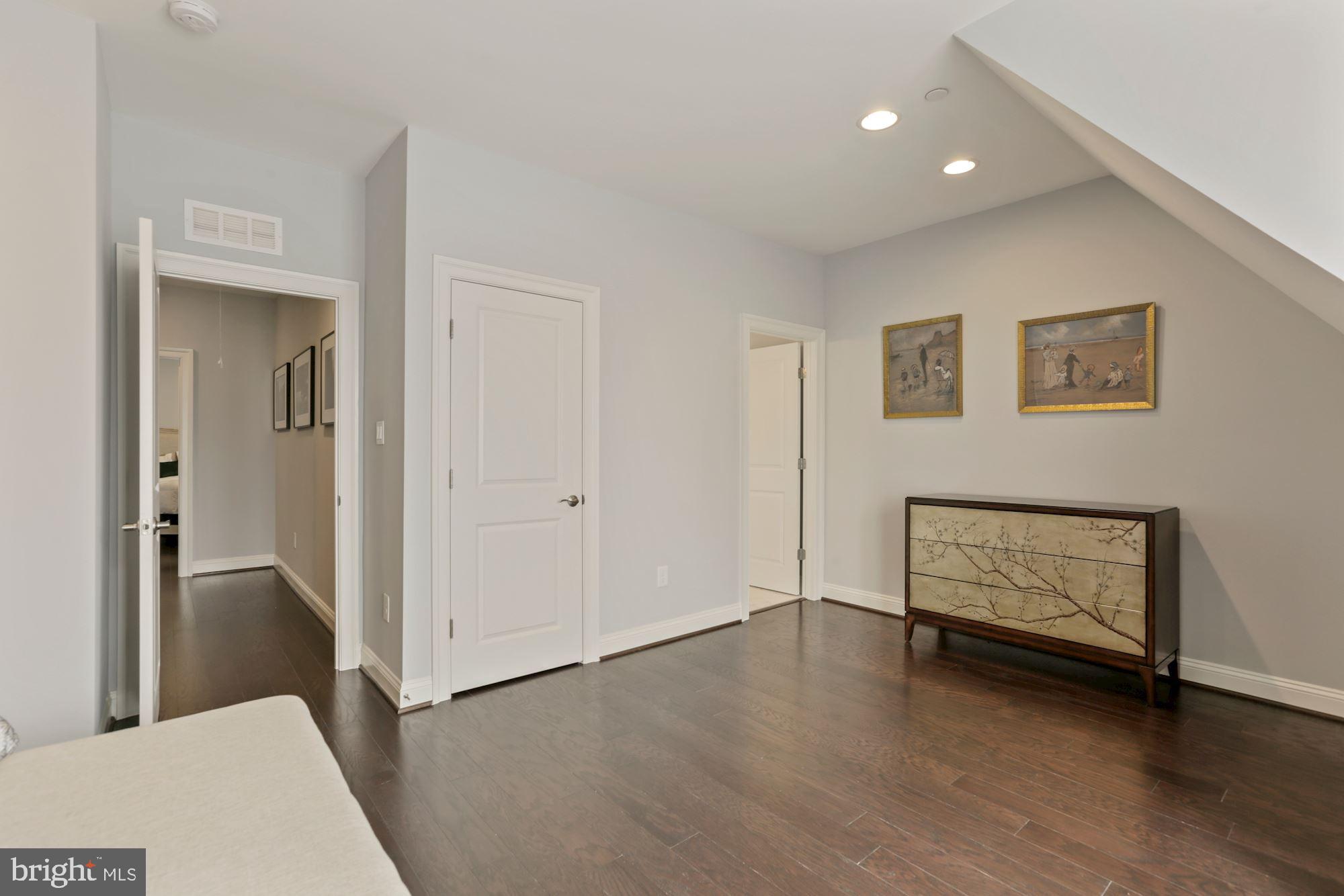 CROWN FARM - Residential