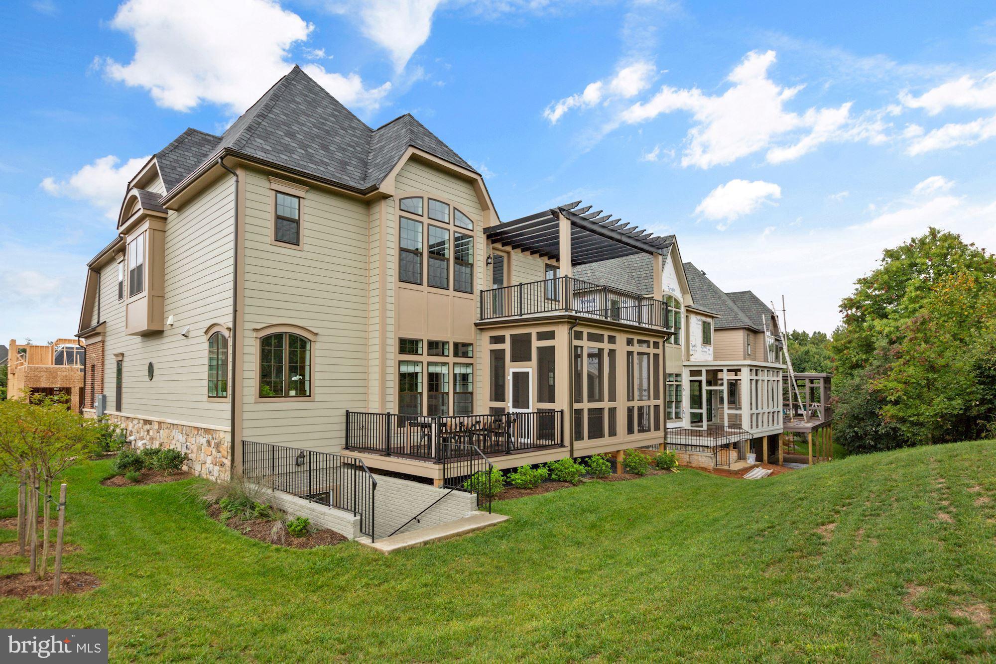 CROWN FARM - Residential