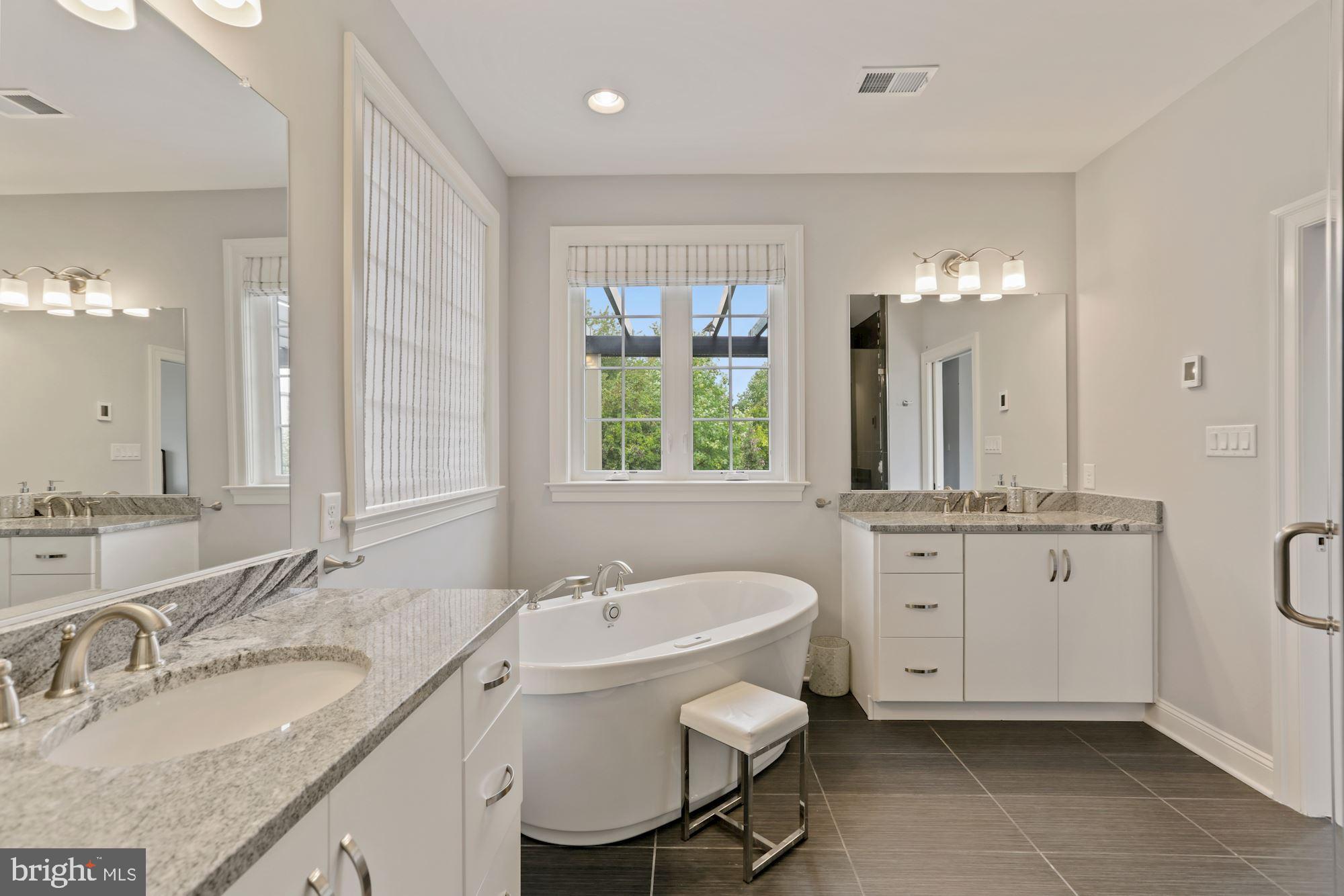 CROWN FARM - Residential