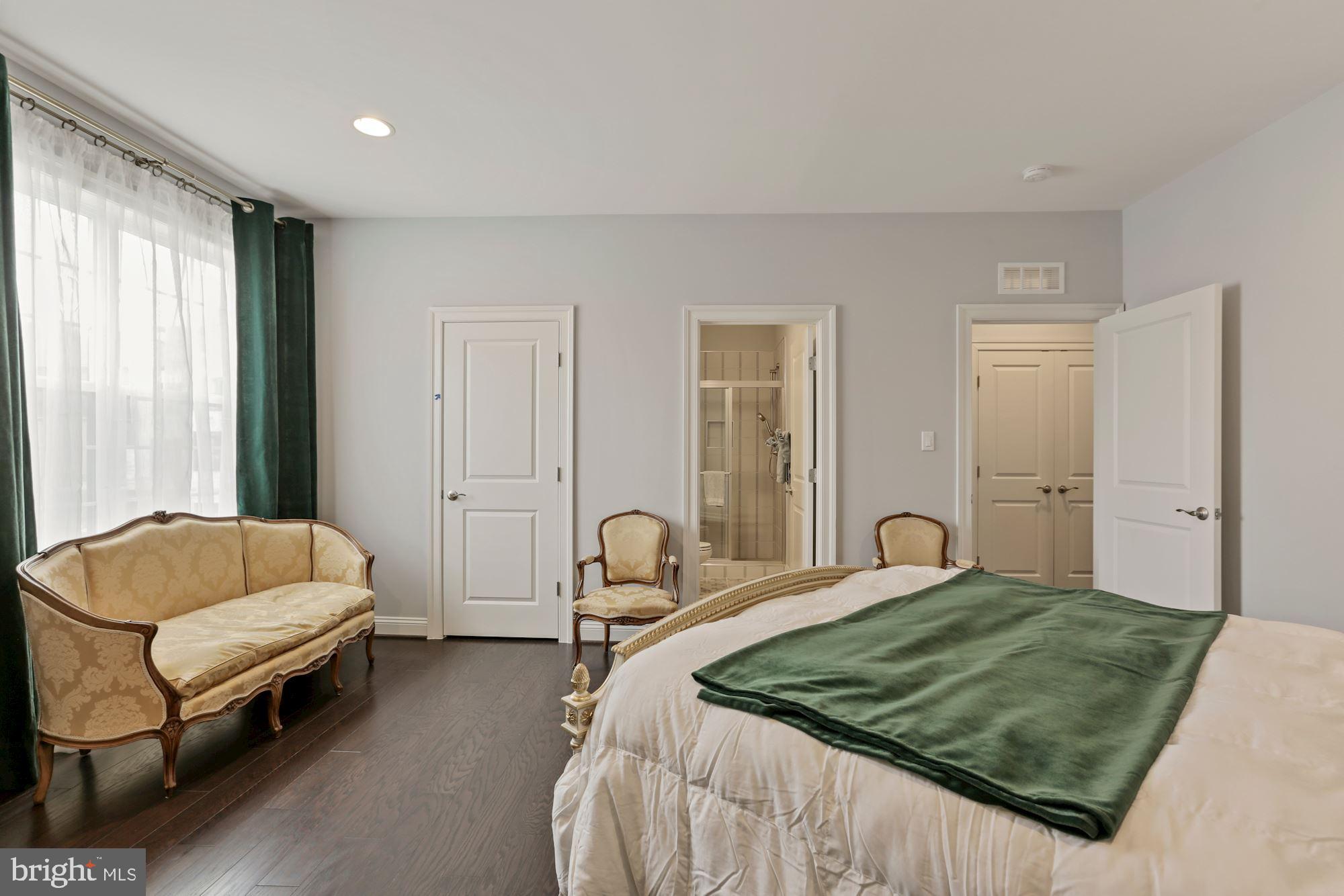 CROWN FARM - Residential