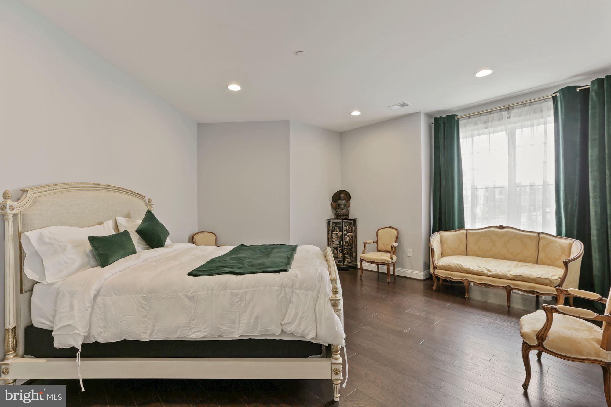CROWN FARM - Residential
