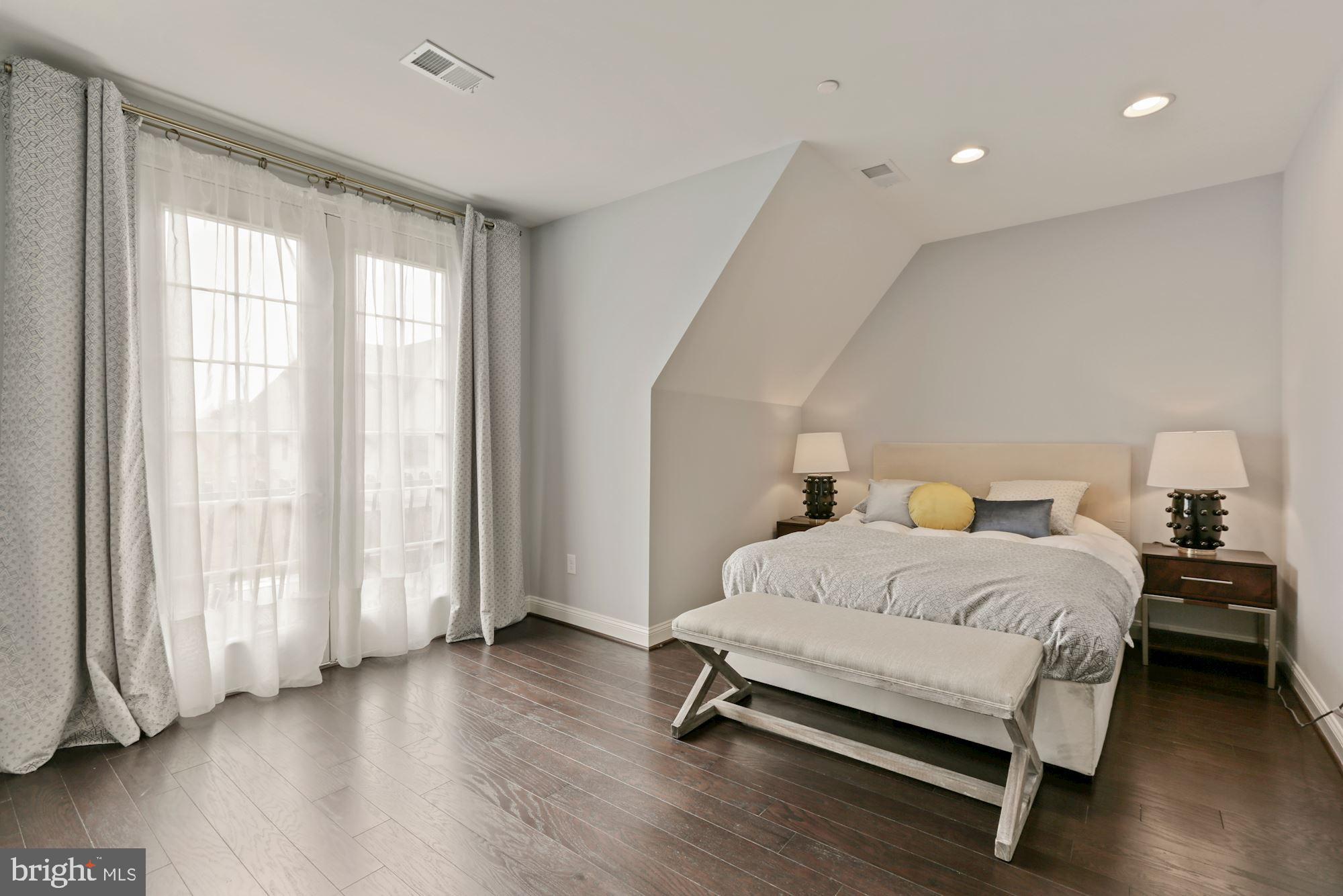 CROWN FARM - Residential