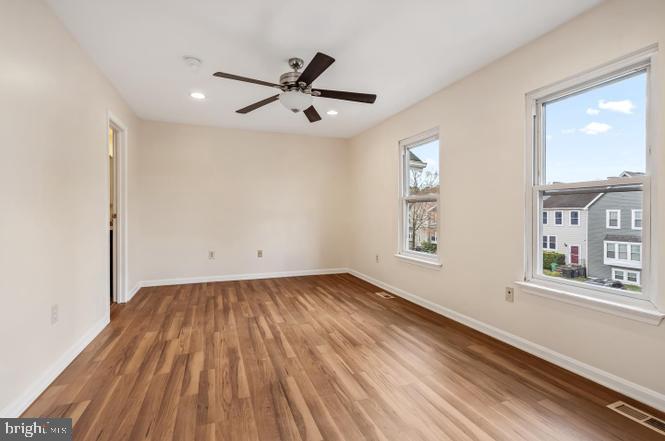 NEWPORT TOWNE - Residential Lease