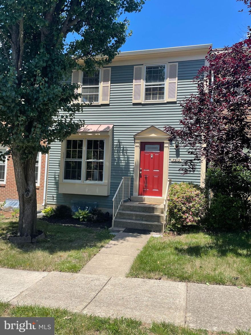 YOU'LL FALL IN LOVE WITH THIS EXCEPTIONAL VALUE IN THE SOUGHT-AFTER KINGSTOWNE CORRIDOR!  THIS 3-LEVEL, 2 BEDROOM, 1.5 BATH BEAUTY ENJOYS A WONDERFUL FLOOR PLAN, WHICH INCLUDES A SPACIOUS LOFT AREA (WHAT A TERRIFIC HOME OFFICE)!  BRAND NEW CARPET JUST INSTALLED THROUGHOUT, NEUTRAL DECOR, MAIN LEVEL FIREPLACE, FULLY FENCED REAR YARD!  THERE ARE 2 ASSIGNED PARKING SPACES JUST OUTSIDE THE FRONT DOOR!  TREMENDOUS LOCATION:  QUICK HOP TO 95/495/FRANCONIA-SPRINGFIELD PARKWAY, METRO, OLD TOWN, FT. BELVOIR AND AREA AMENITIES....IT'S ALL HERE!  PETS CONSIDERED ON A CASE-BY-CASE BASIS WITH DEPOSIT!  HURRY....THIS ONE WILL NOT LAST!