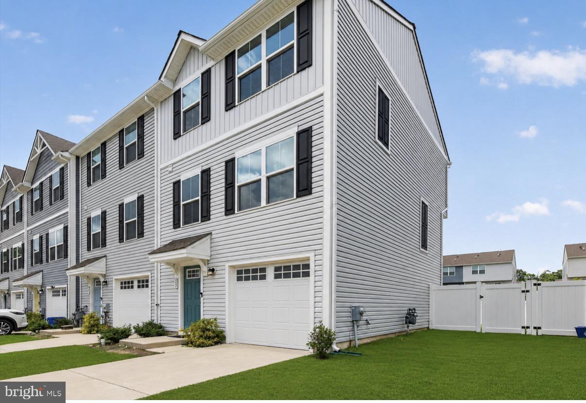 25 MULBERRY LANE