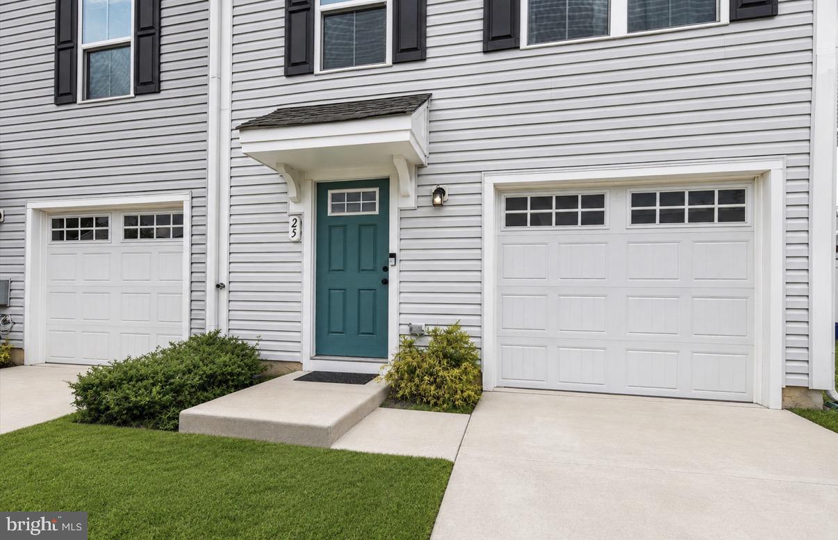 25 MULBERRY LANE