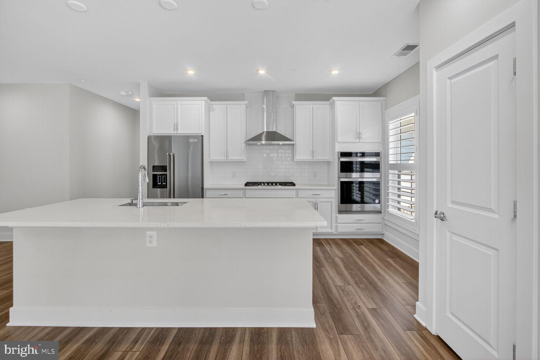 102 SAINT IVES PLACE 102