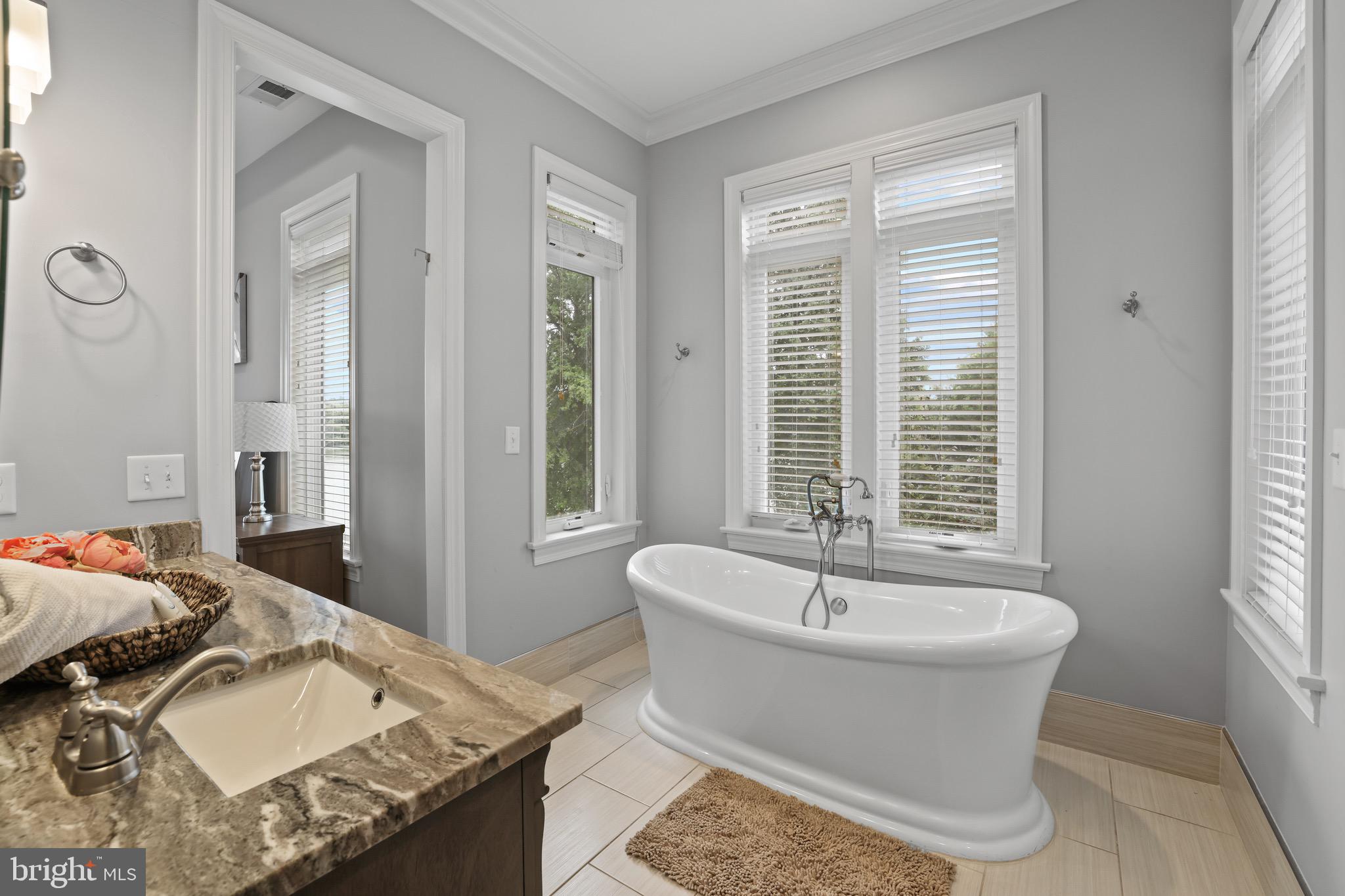 THALIA SHORES - Residential