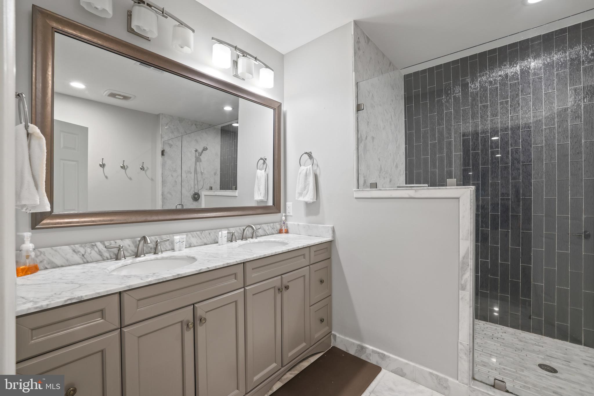 THALIA SHORES - Residential