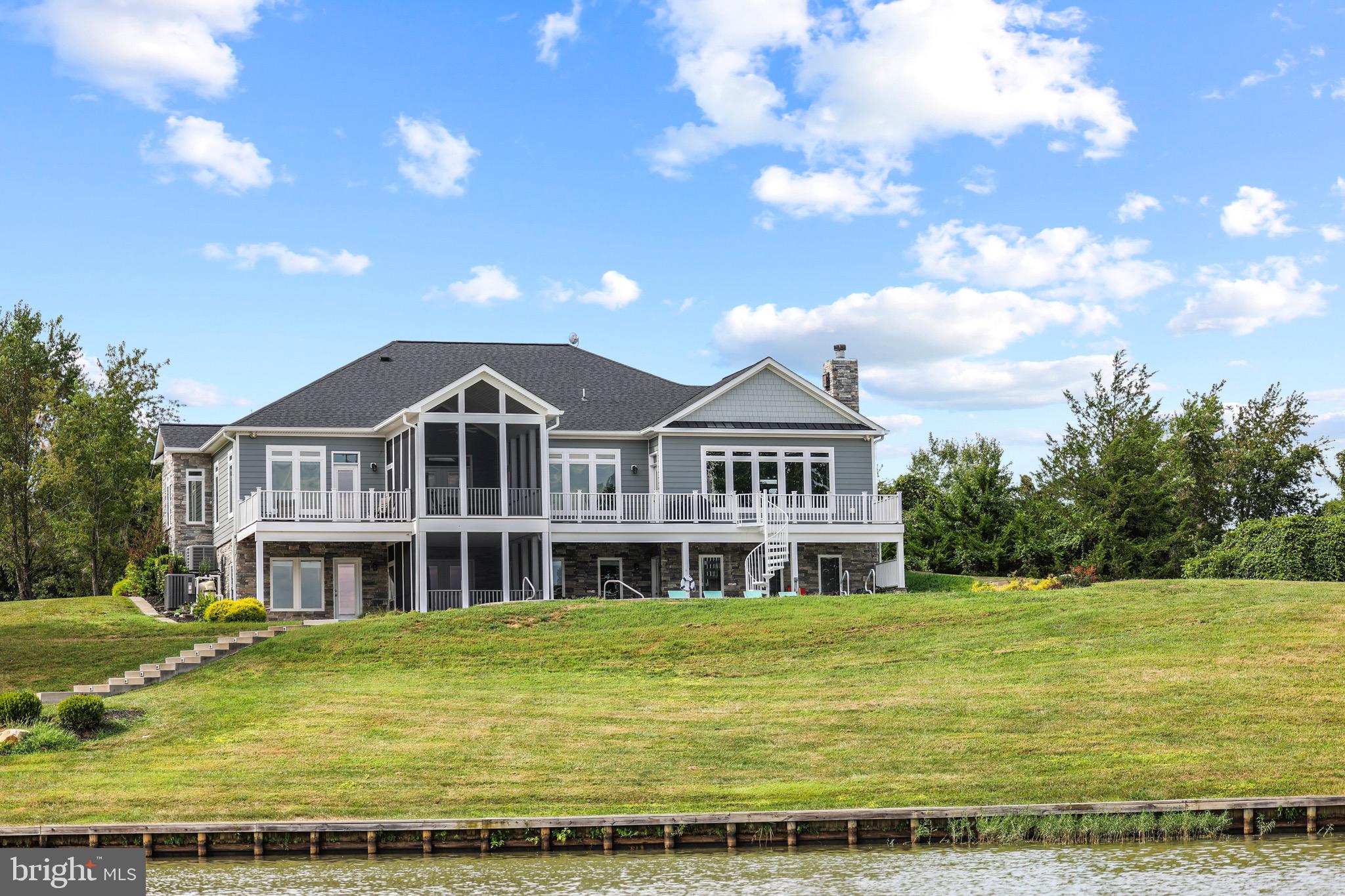 THALIA SHORES - Residential