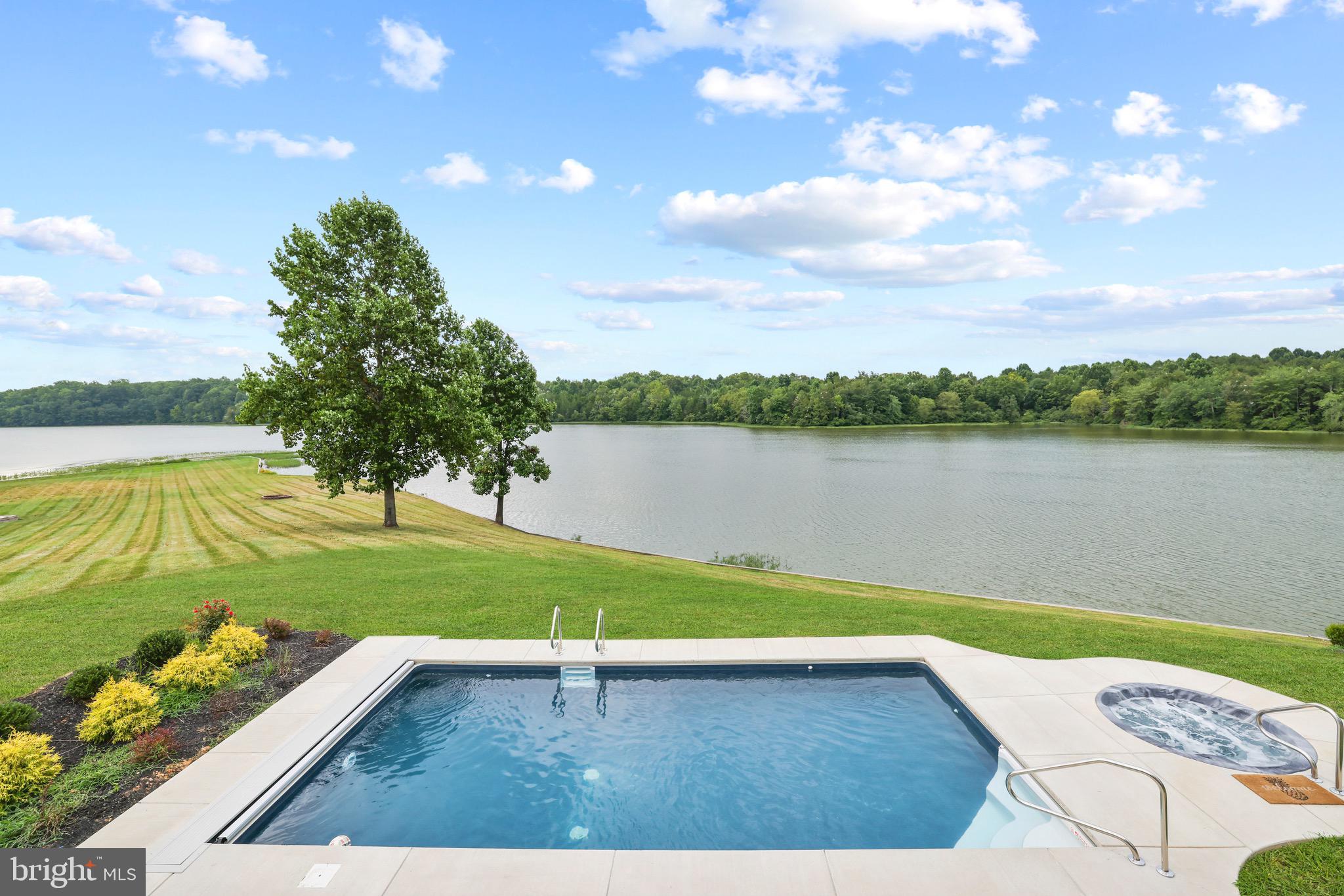 THALIA SHORES - Residential