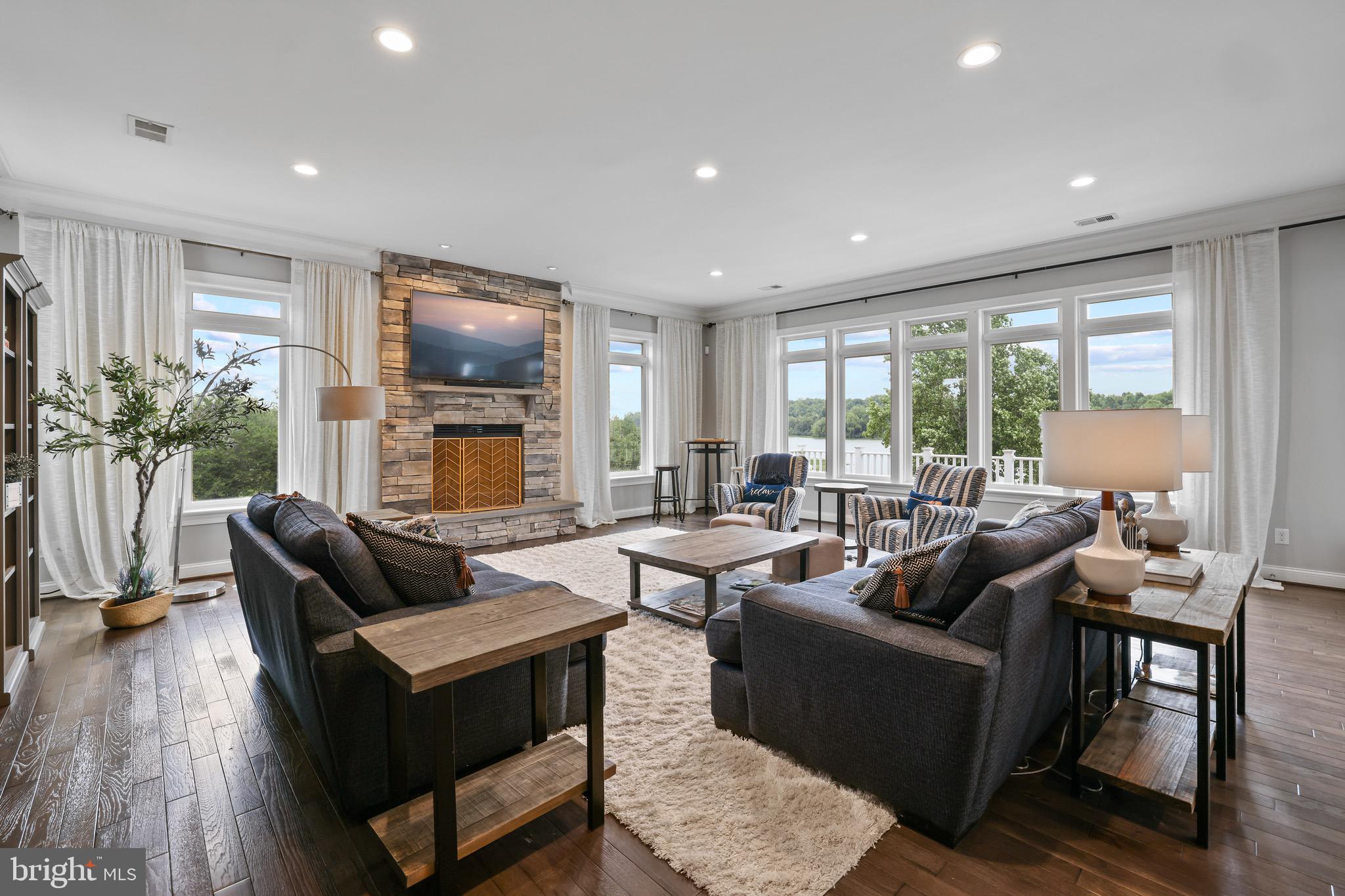 THALIA SHORES - Residential