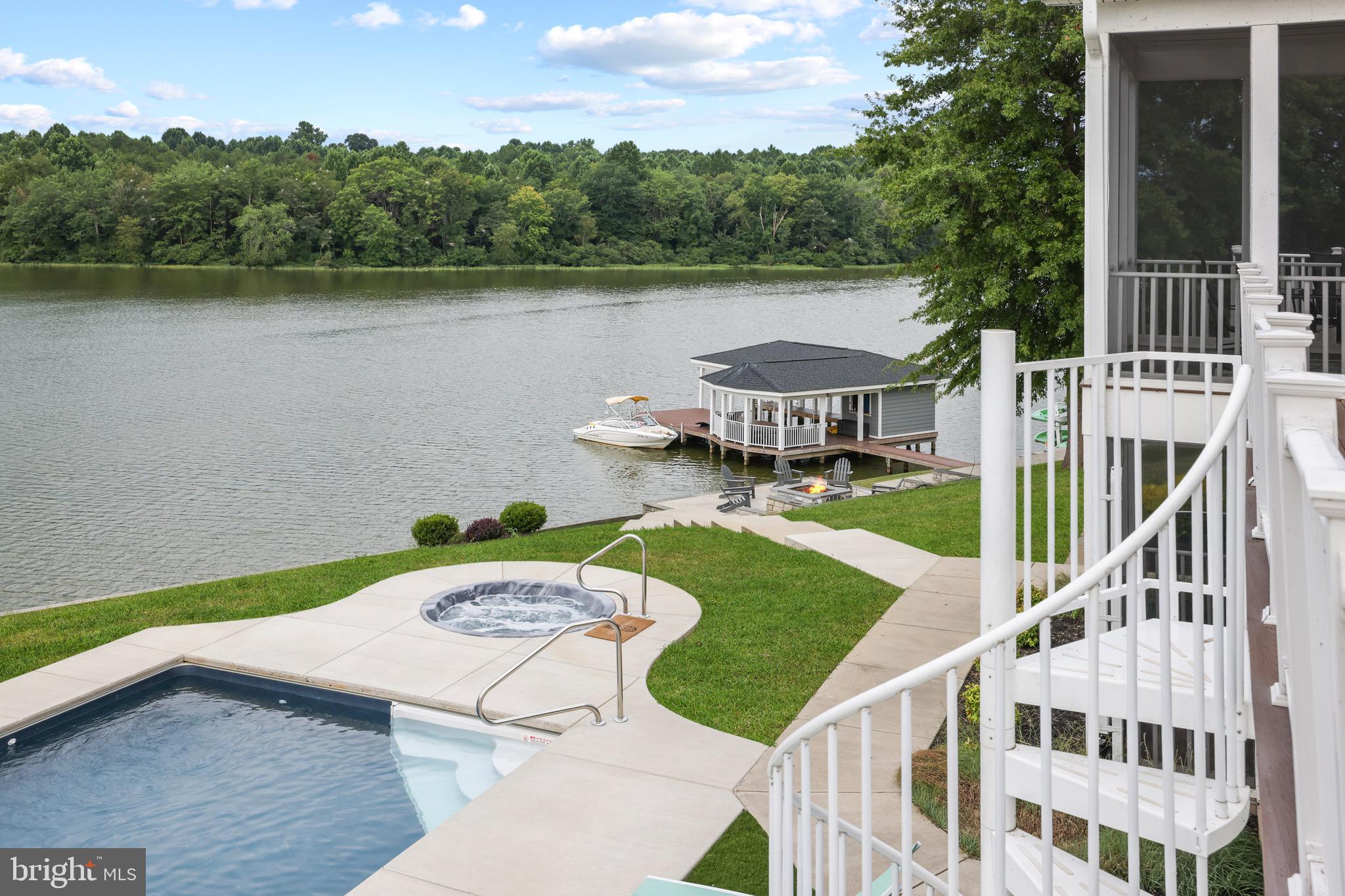 THALIA SHORES - Residential