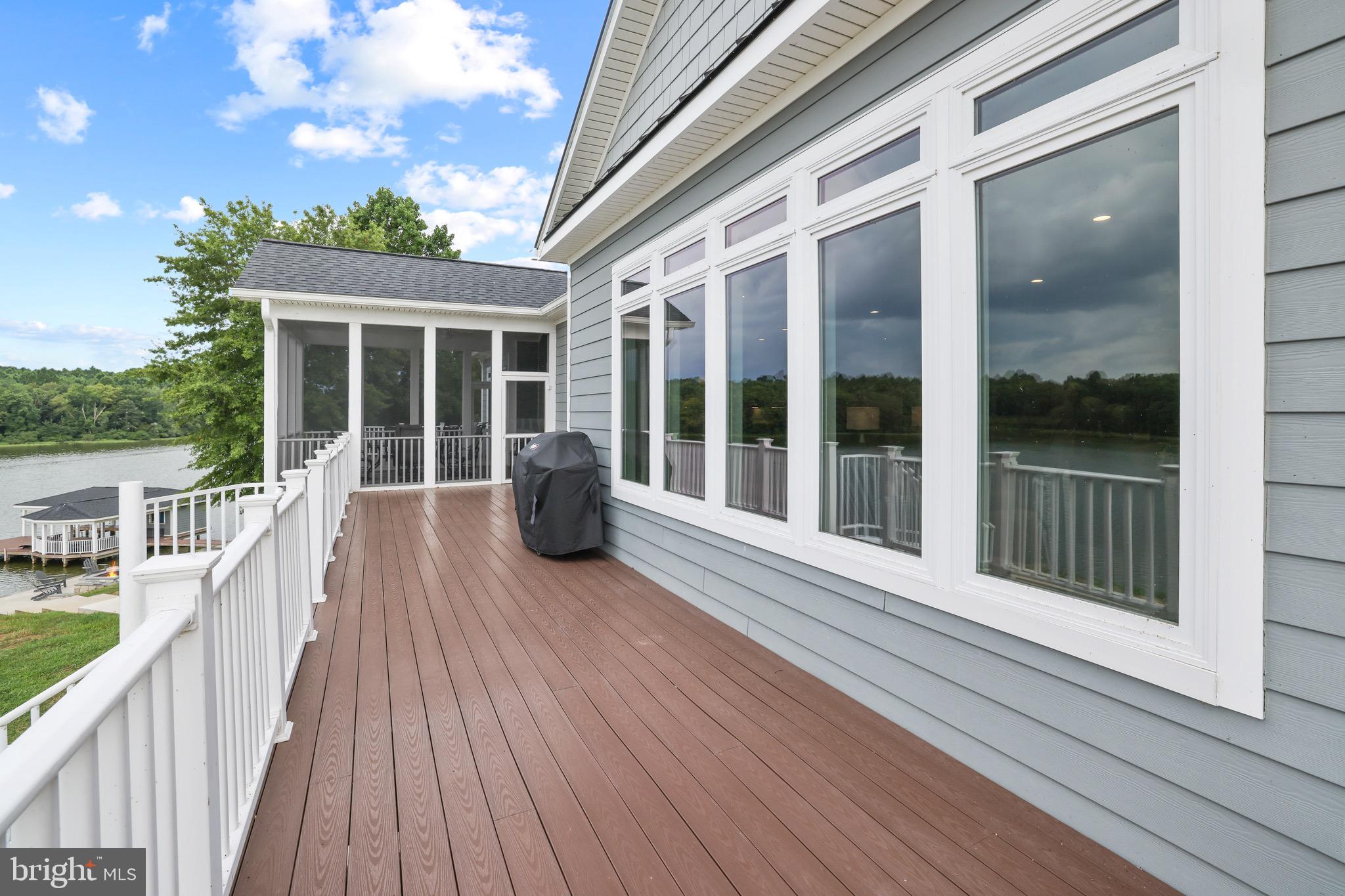 THALIA SHORES - Residential