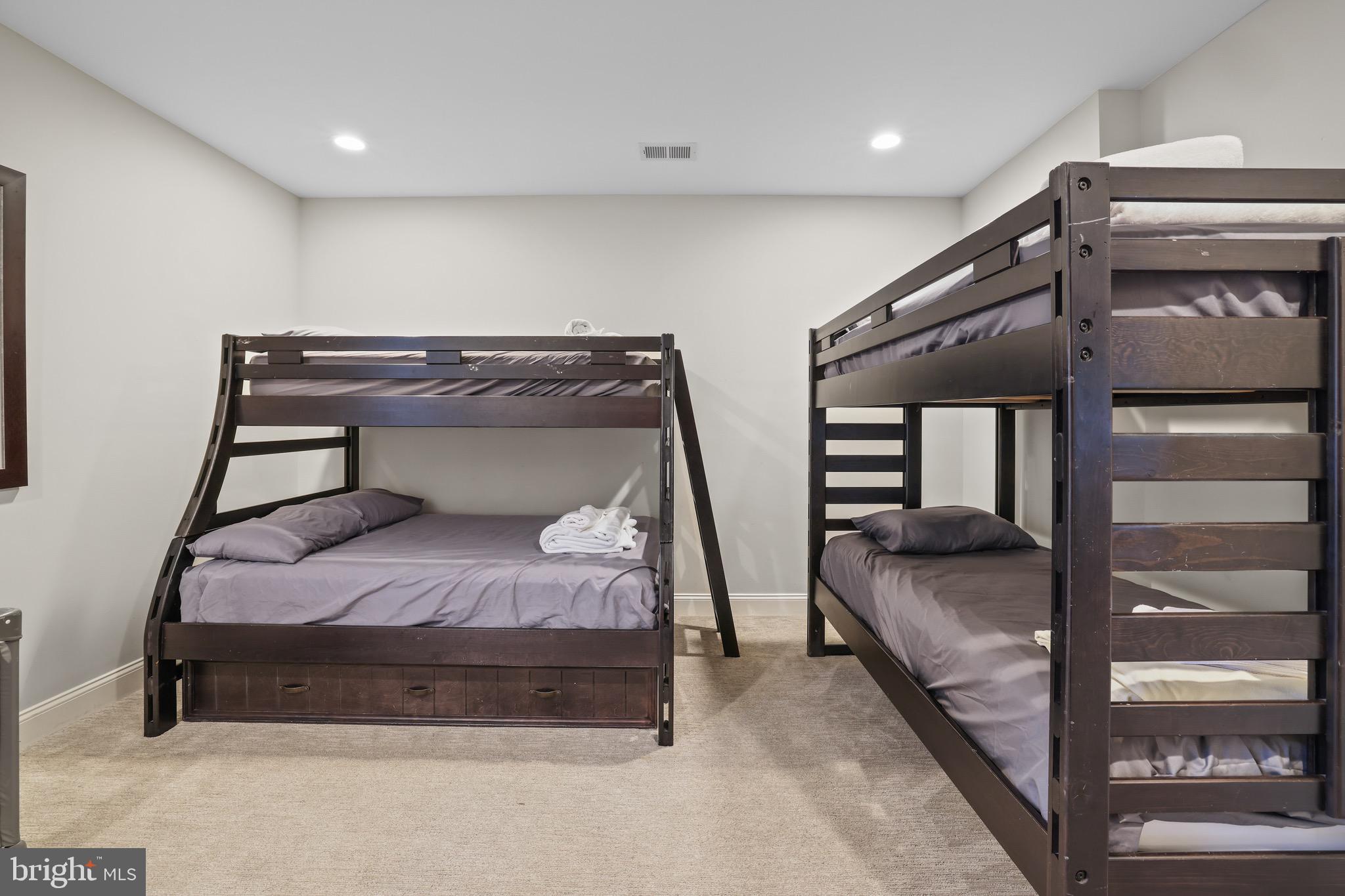 THALIA SHORES - Residential