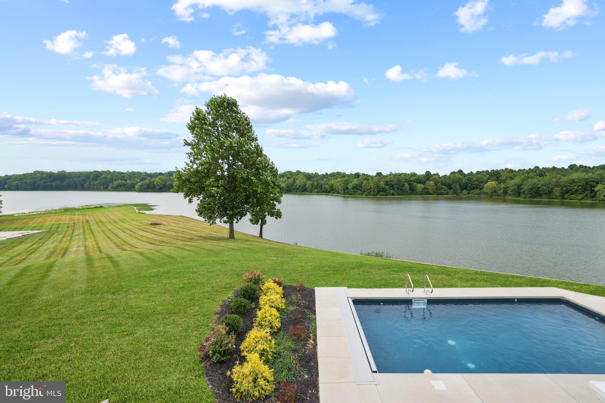 THALIA SHORES - Residential