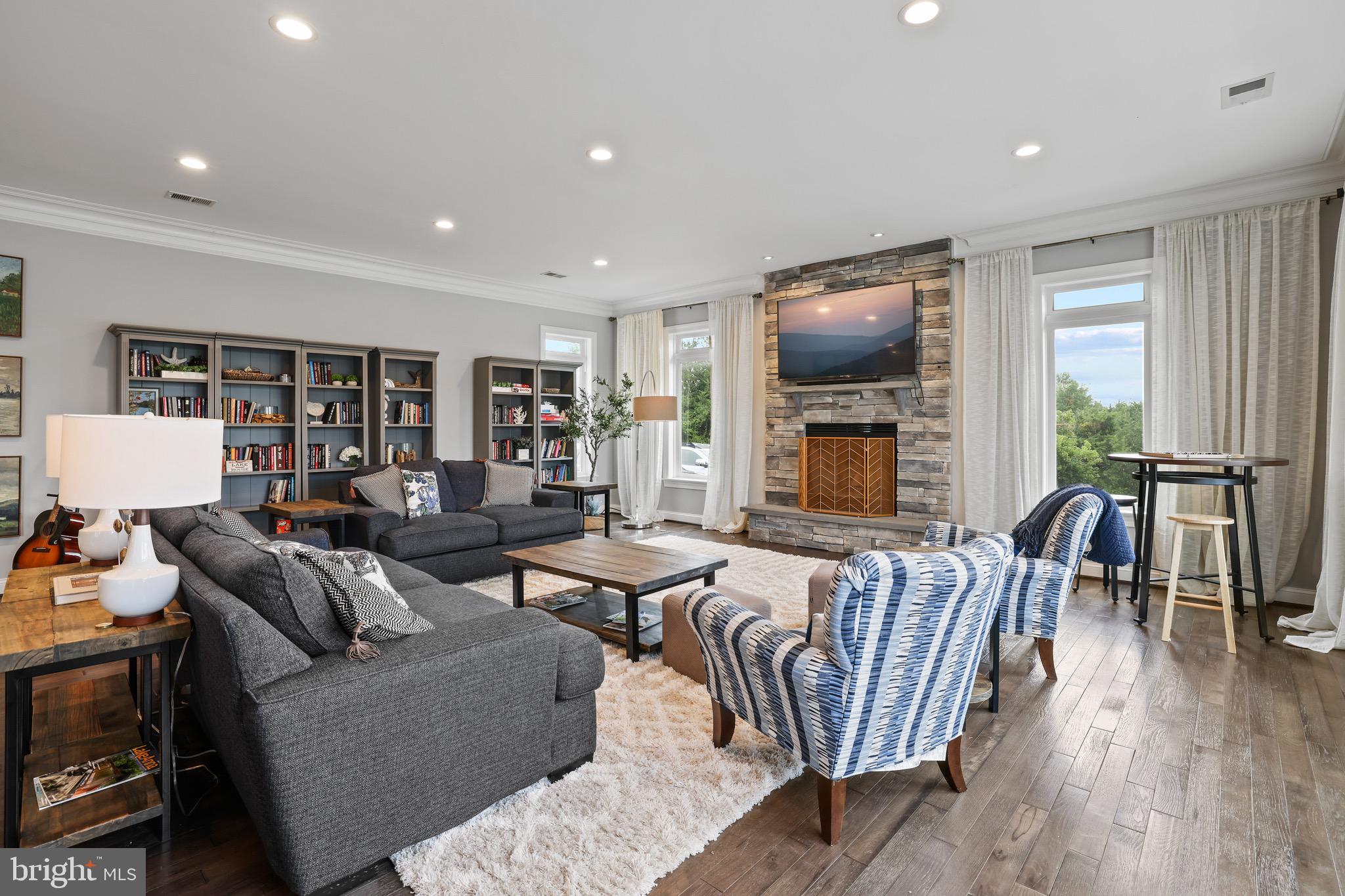 THALIA SHORES - Residential