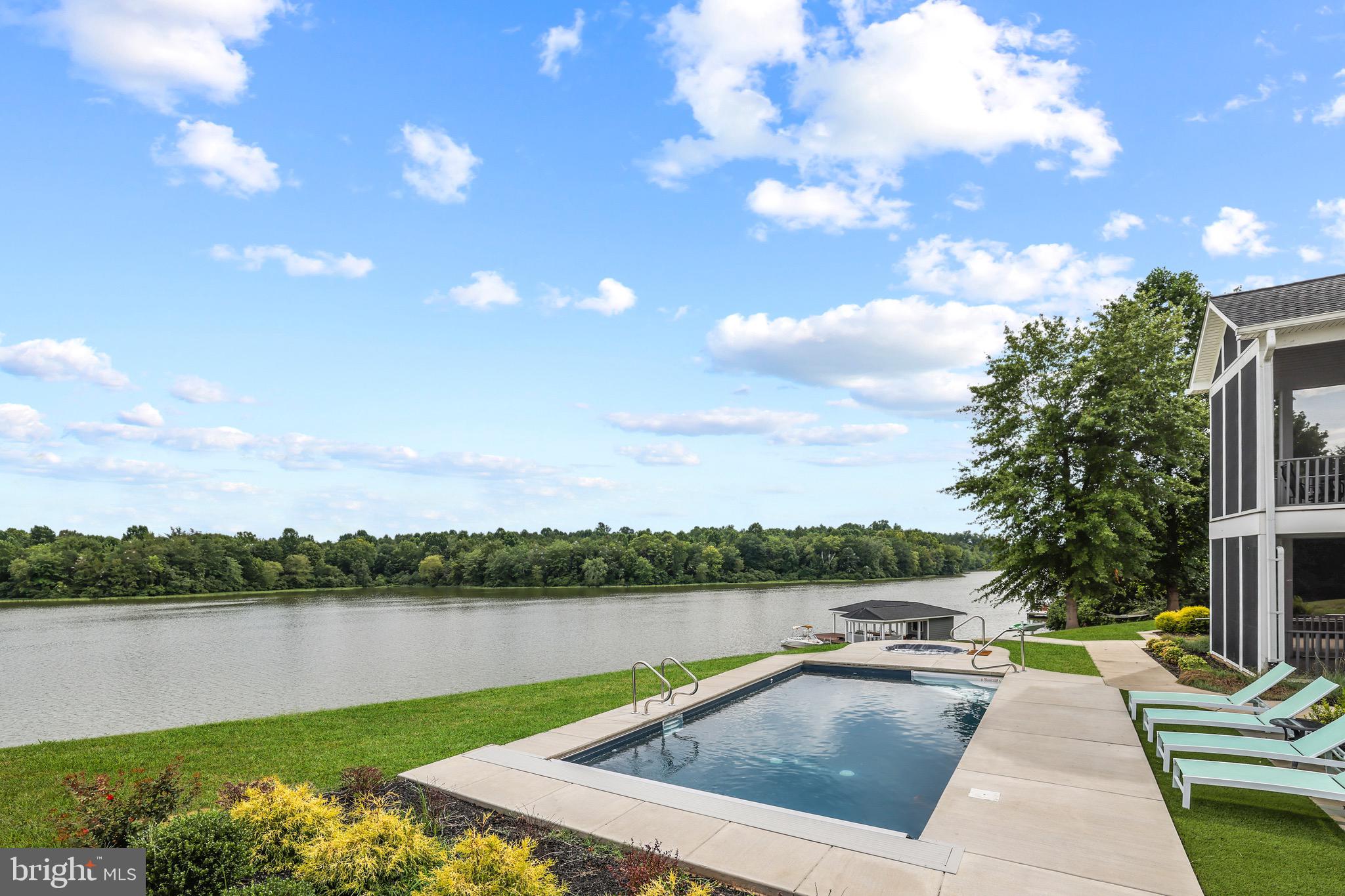 THALIA SHORES - Residential