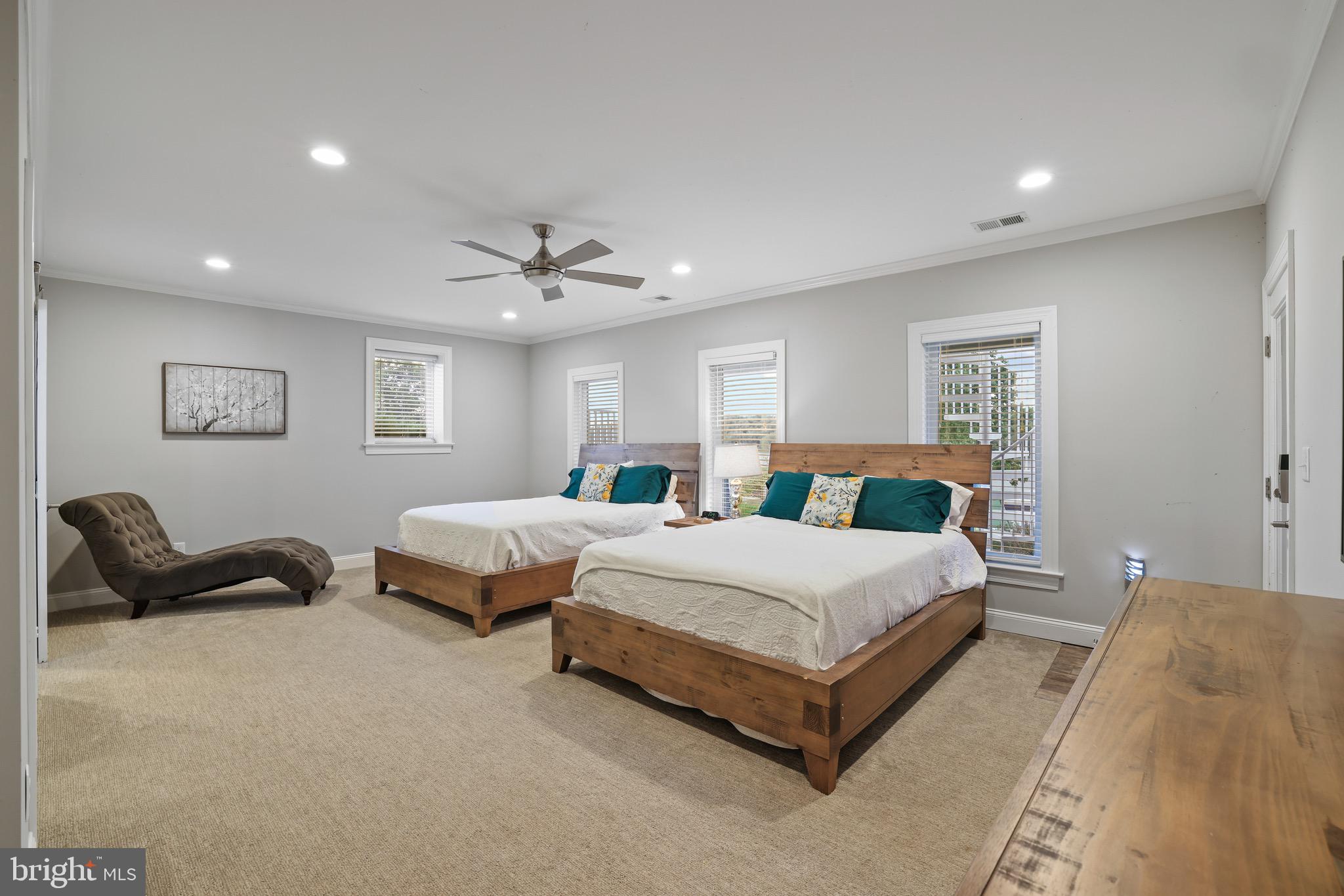 THALIA SHORES - Residential