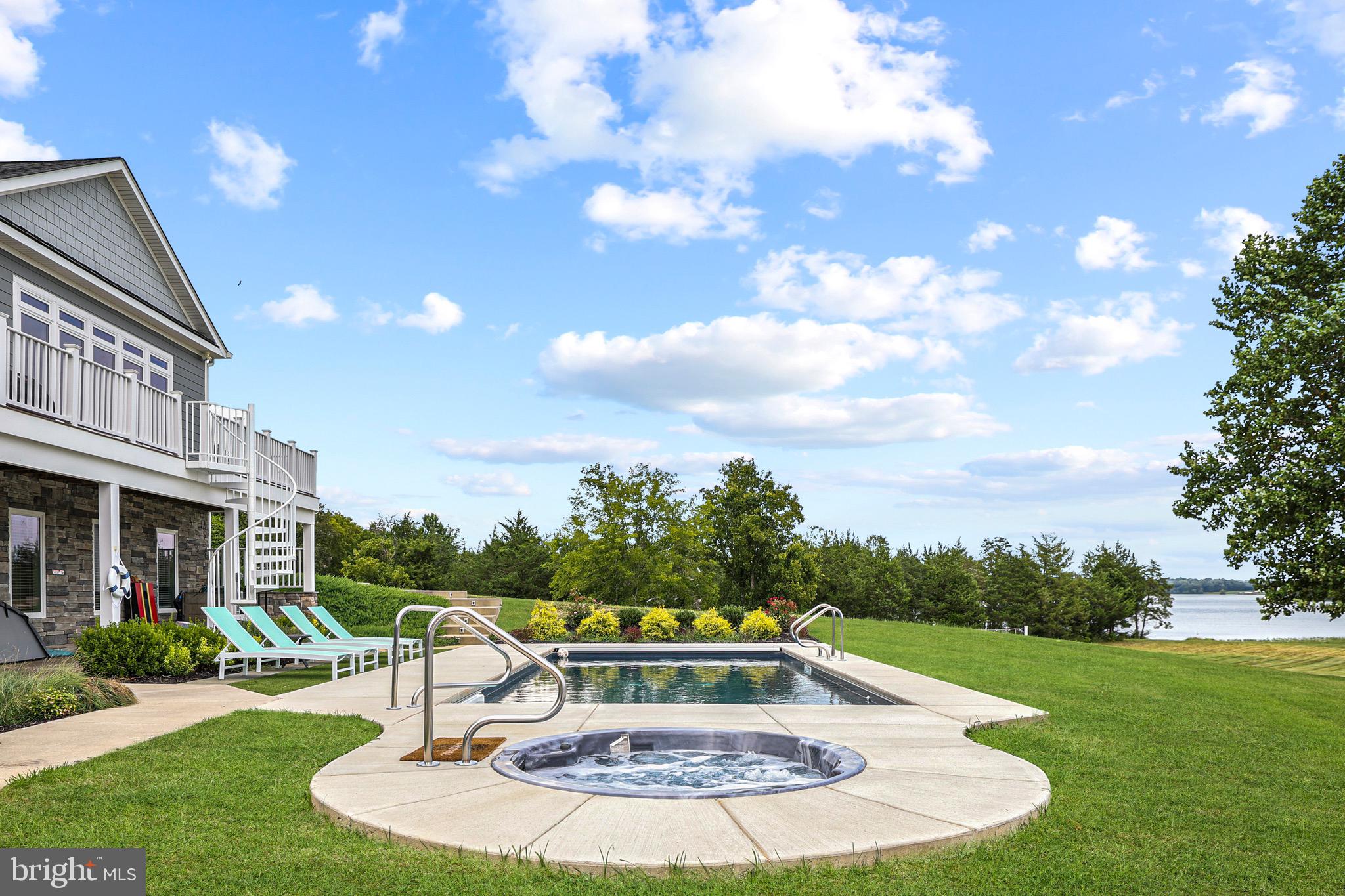 THALIA SHORES - Residential