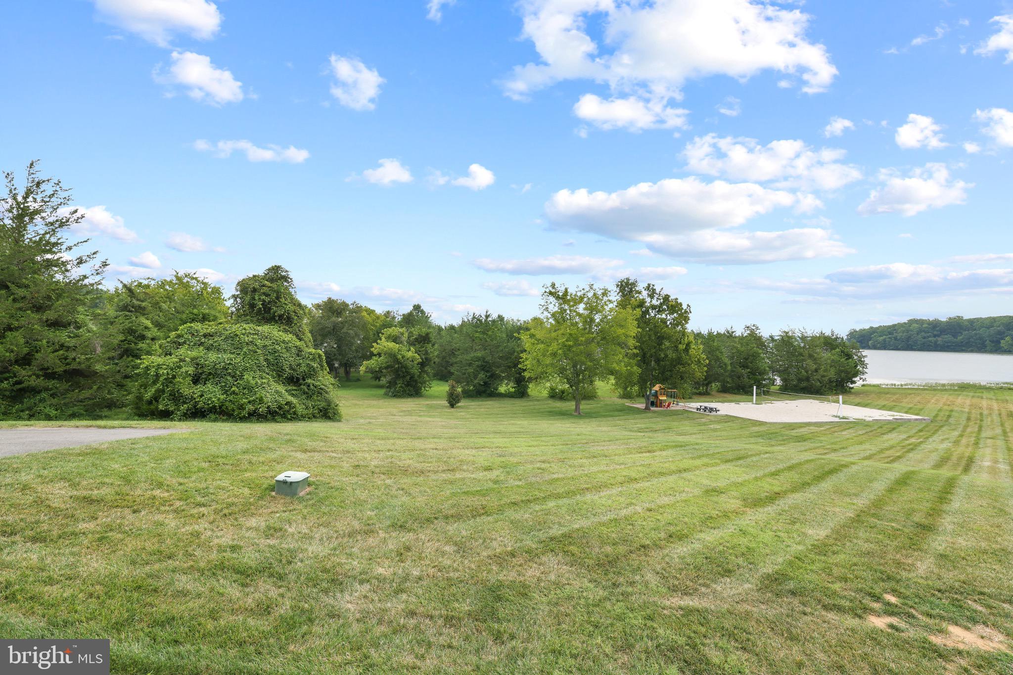 THALIA SHORES - Residential