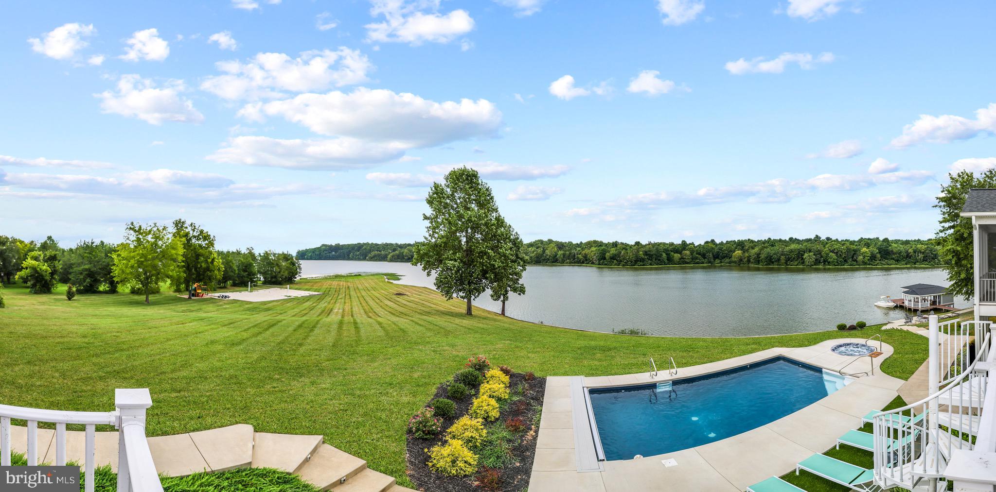 THALIA SHORES - Residential