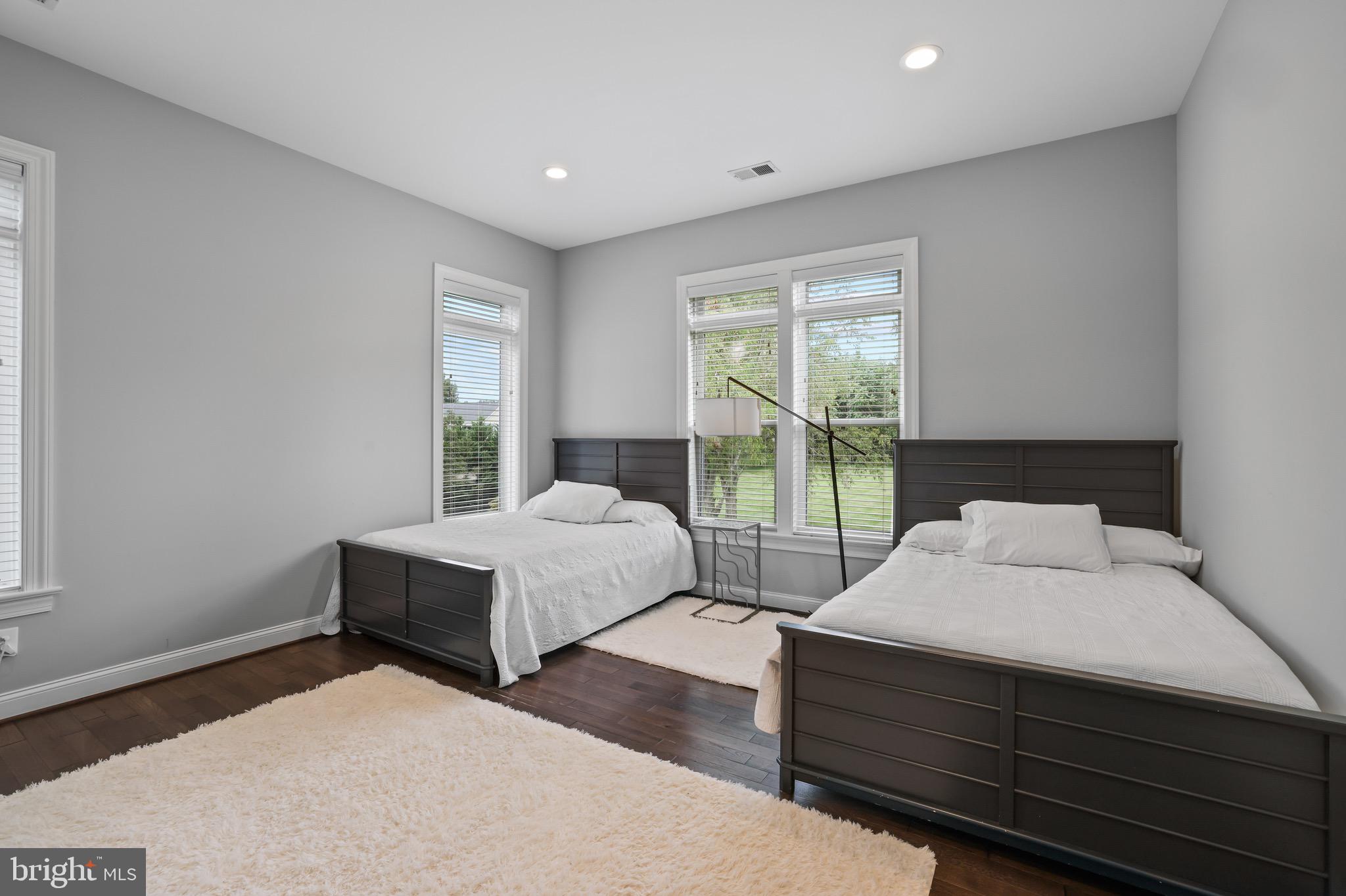 THALIA SHORES - Residential