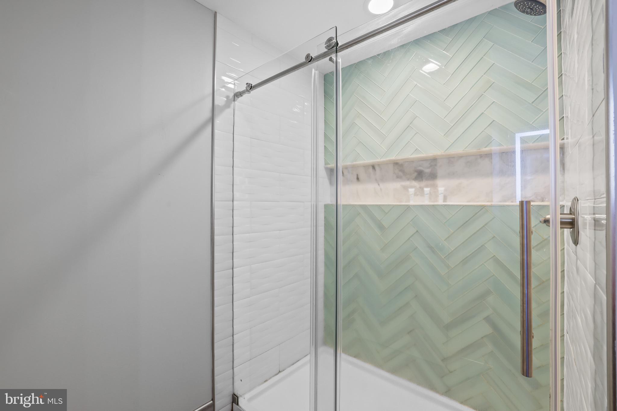 THALIA SHORES - Residential