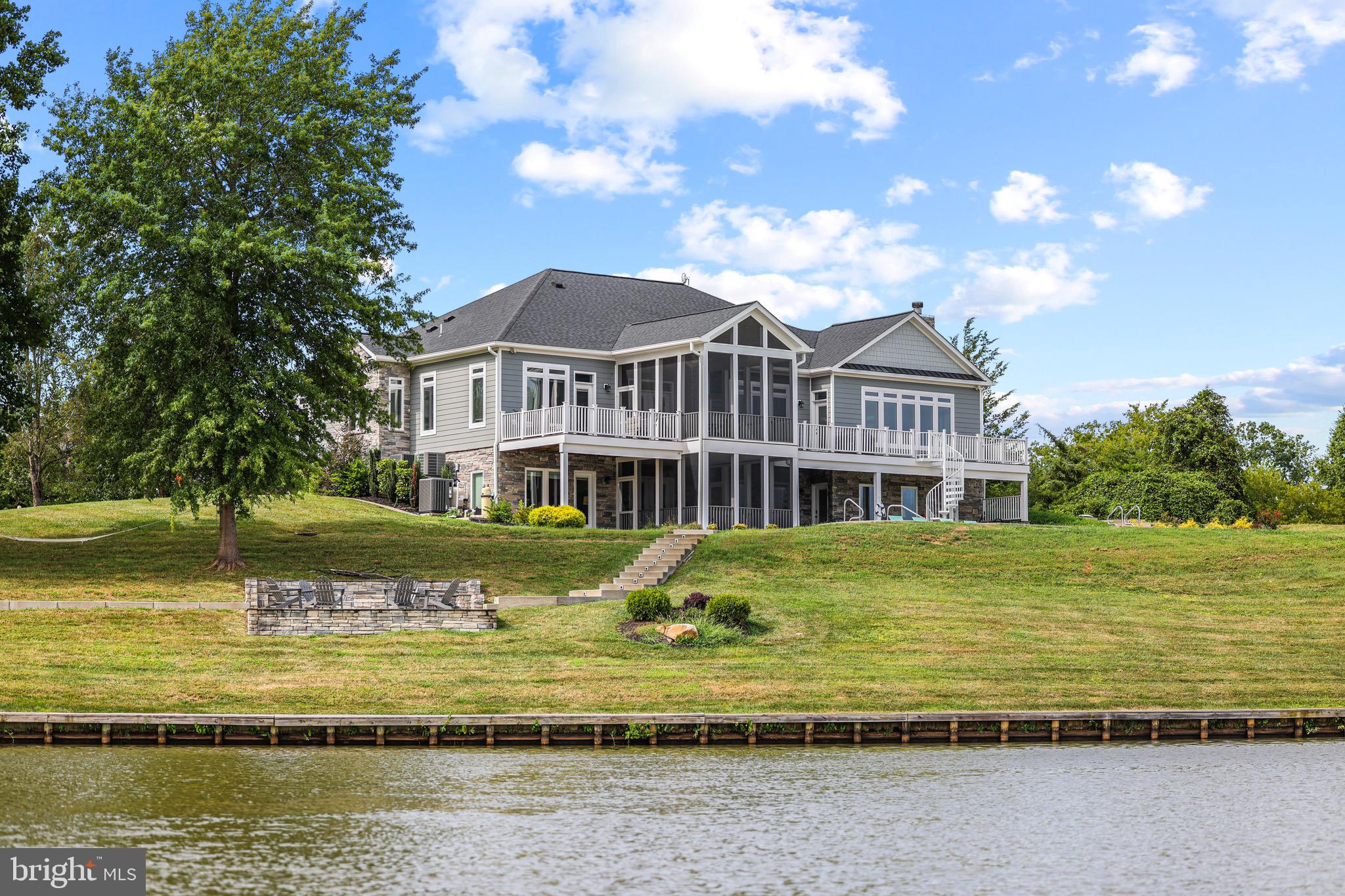 THALIA SHORES - Residential